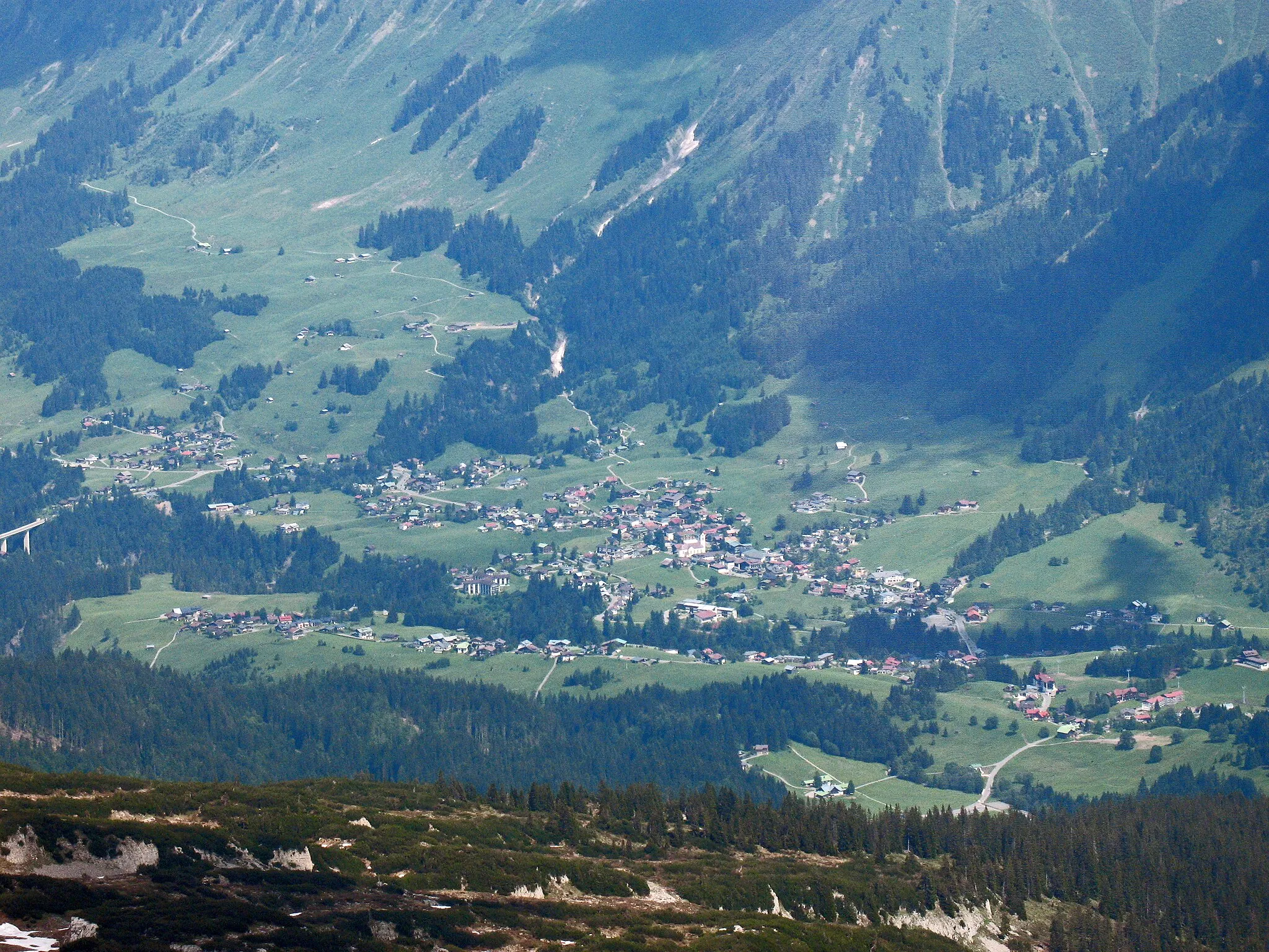 Photo showing: Der Ort Riezlern im vorarlbergischen Kleinwalsertal in den Allgäuer Alpen