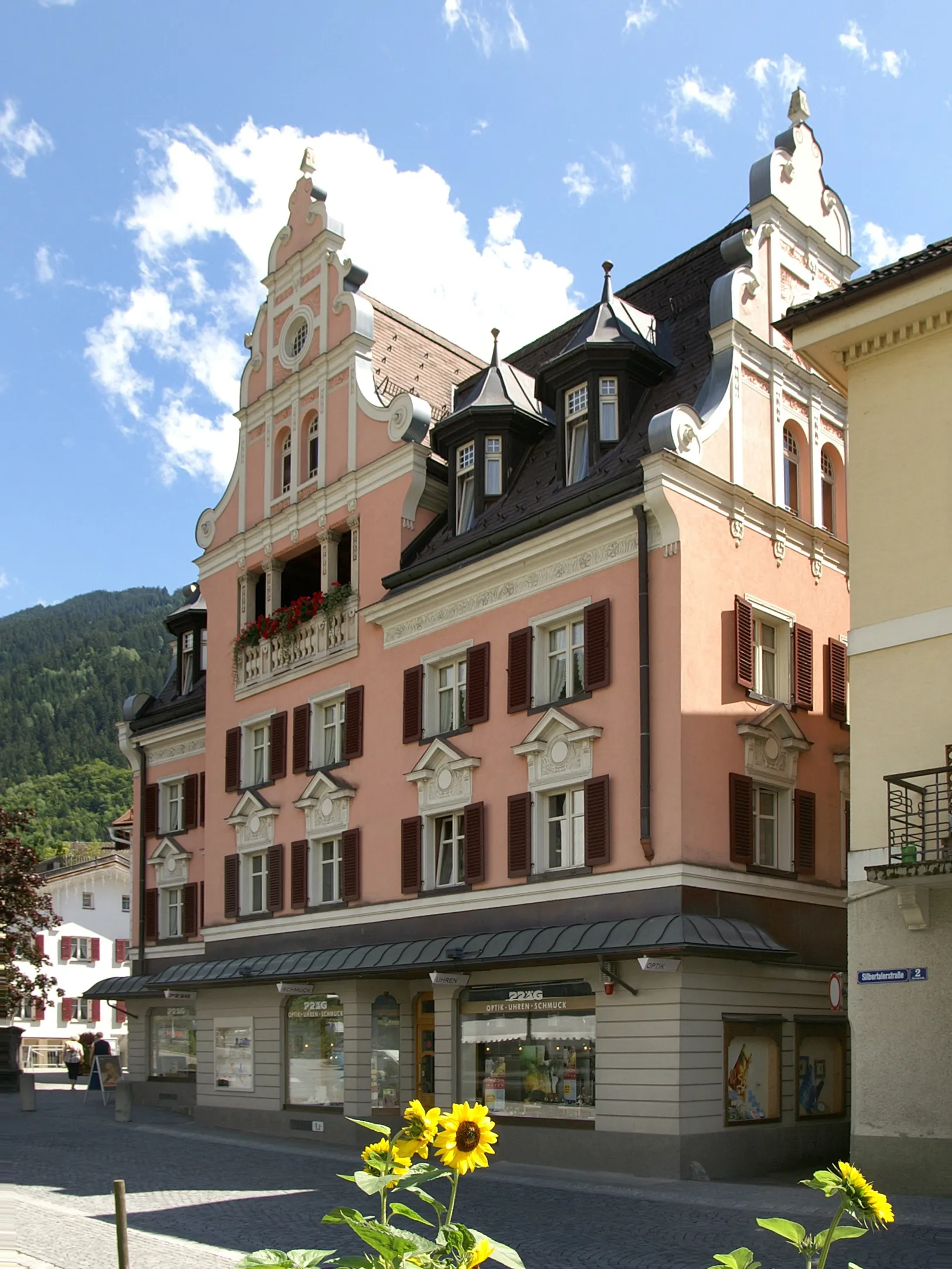 Photo showing: Haus Maklott, Umbau (um 1900) Auftraggeber Peter Franz Maklott, Kolonialwarenhändler, Silbertalerstrasse 4 in Schruns Montafon, Architekt Hanns Kornberger, Jugendstil und romantischer Späthistorismus