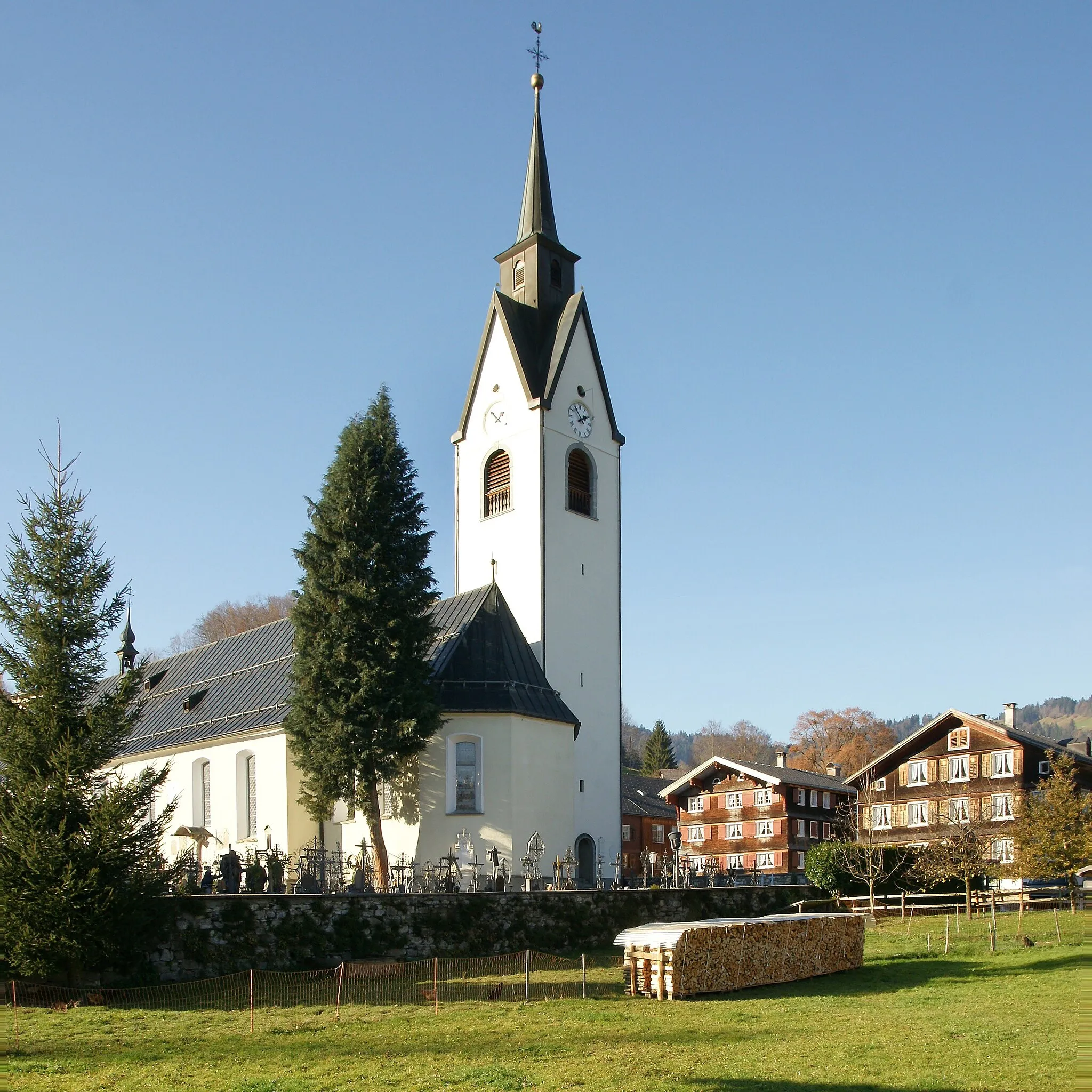 Photo showing: Pfarrkirche Heiligste Dreifaltigkeit von Schwarzenberg in Vorarlberg.