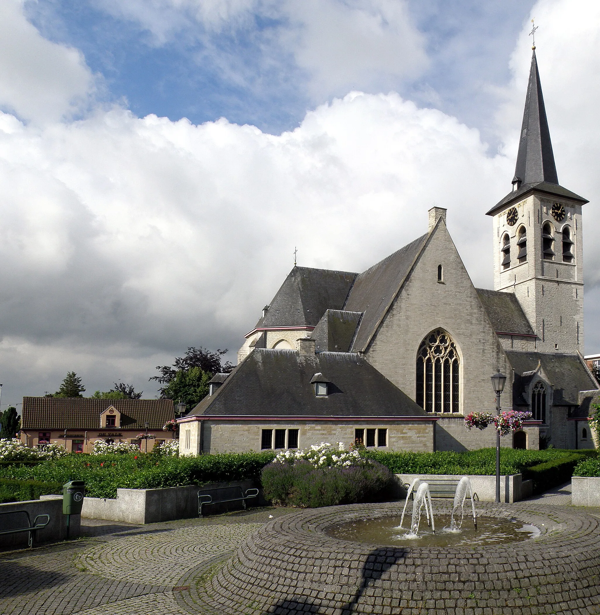 Photo showing: Borsbeek bij Antwerpen. Parochiekerk Sint-Jacob de Meerdere.