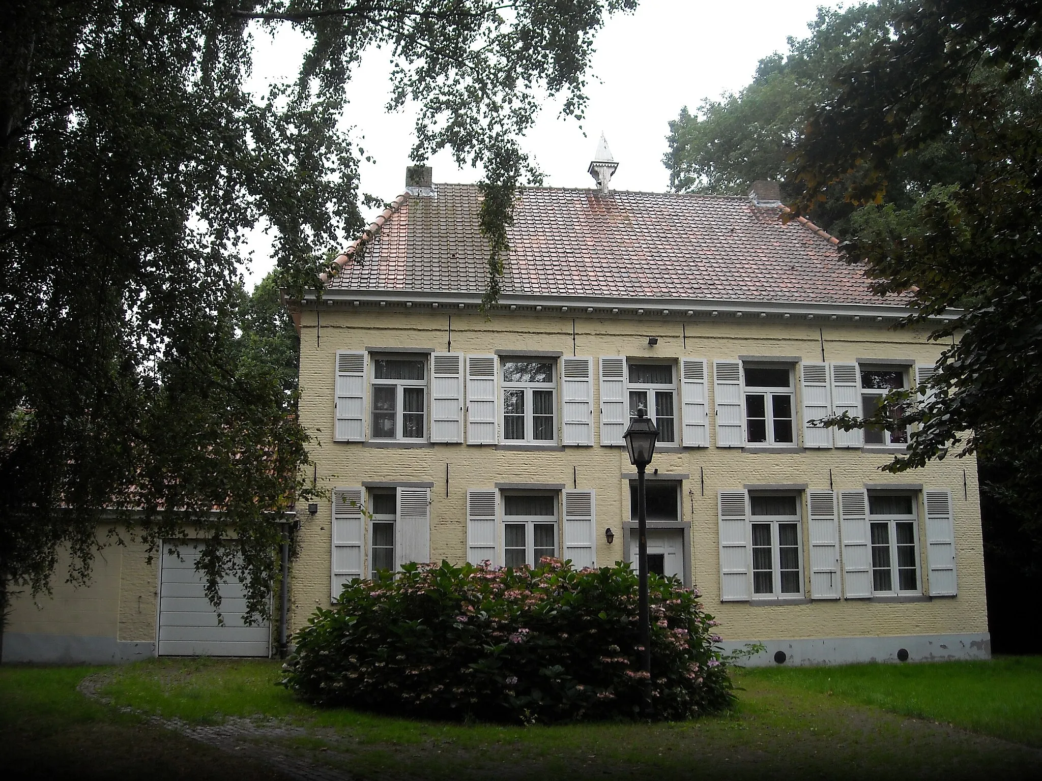 Photo showing: Built in 1659.