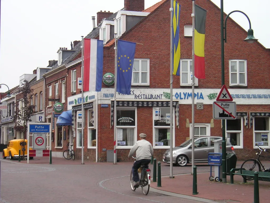 Photo showing: The border between Belgium and The Netherlands in Putte (see here).