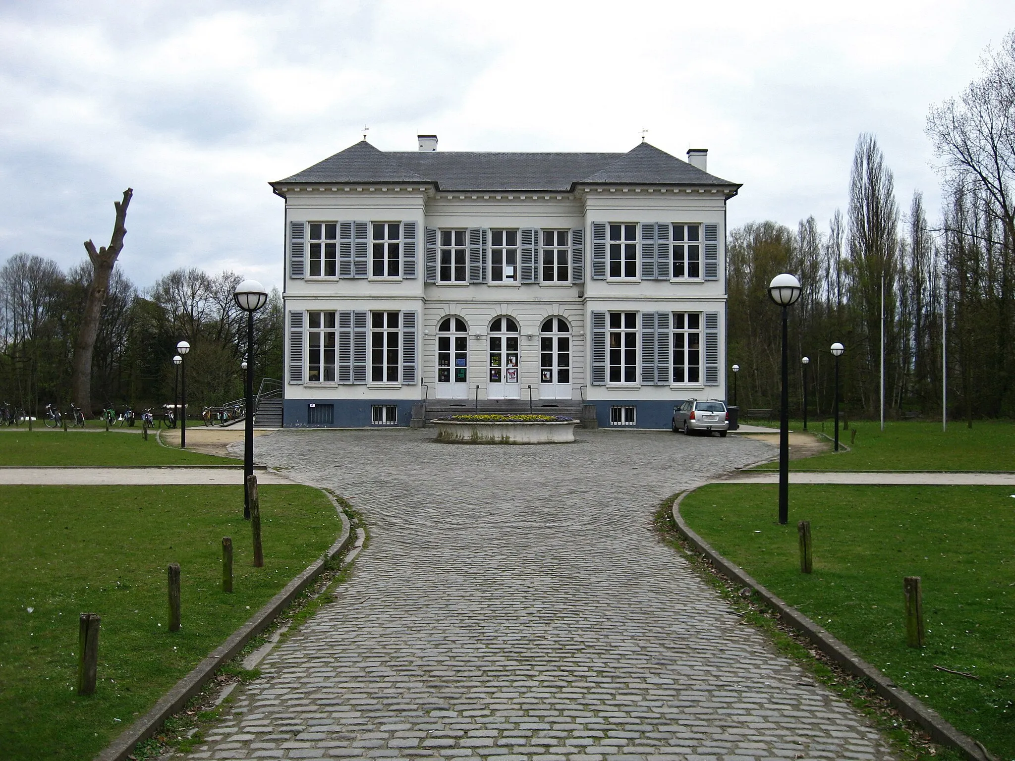 Photo showing: Kasteel Bouckenborgh, nu cultureel centrum in Merksem, midden in een park.