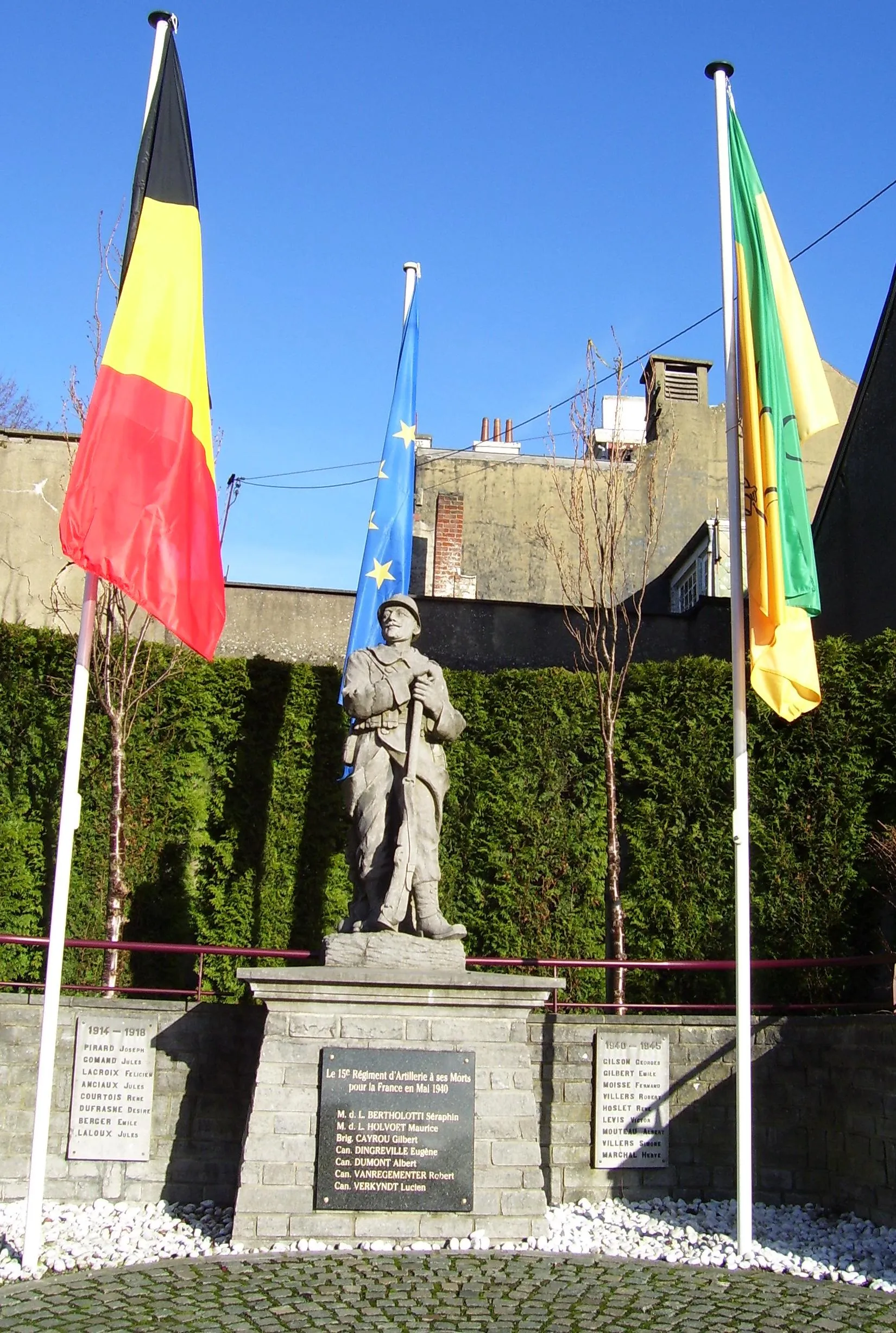 Photo showing: Memorial of the two World Wars at Grand'Place in Mont-Saint-Guibert, Belgium