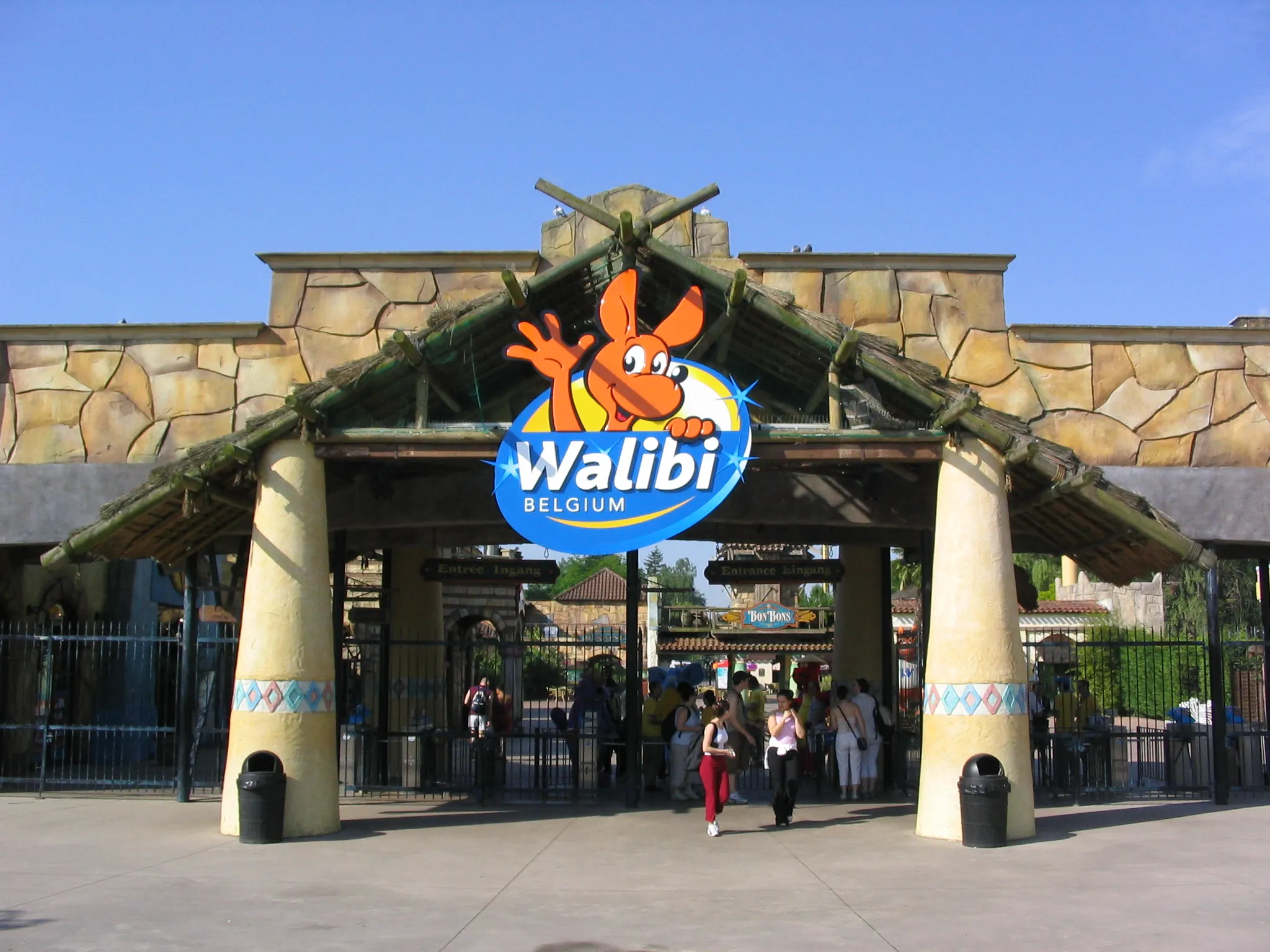 Photo showing: The entrance of Walibi Belgium in Wavre, Belgium.