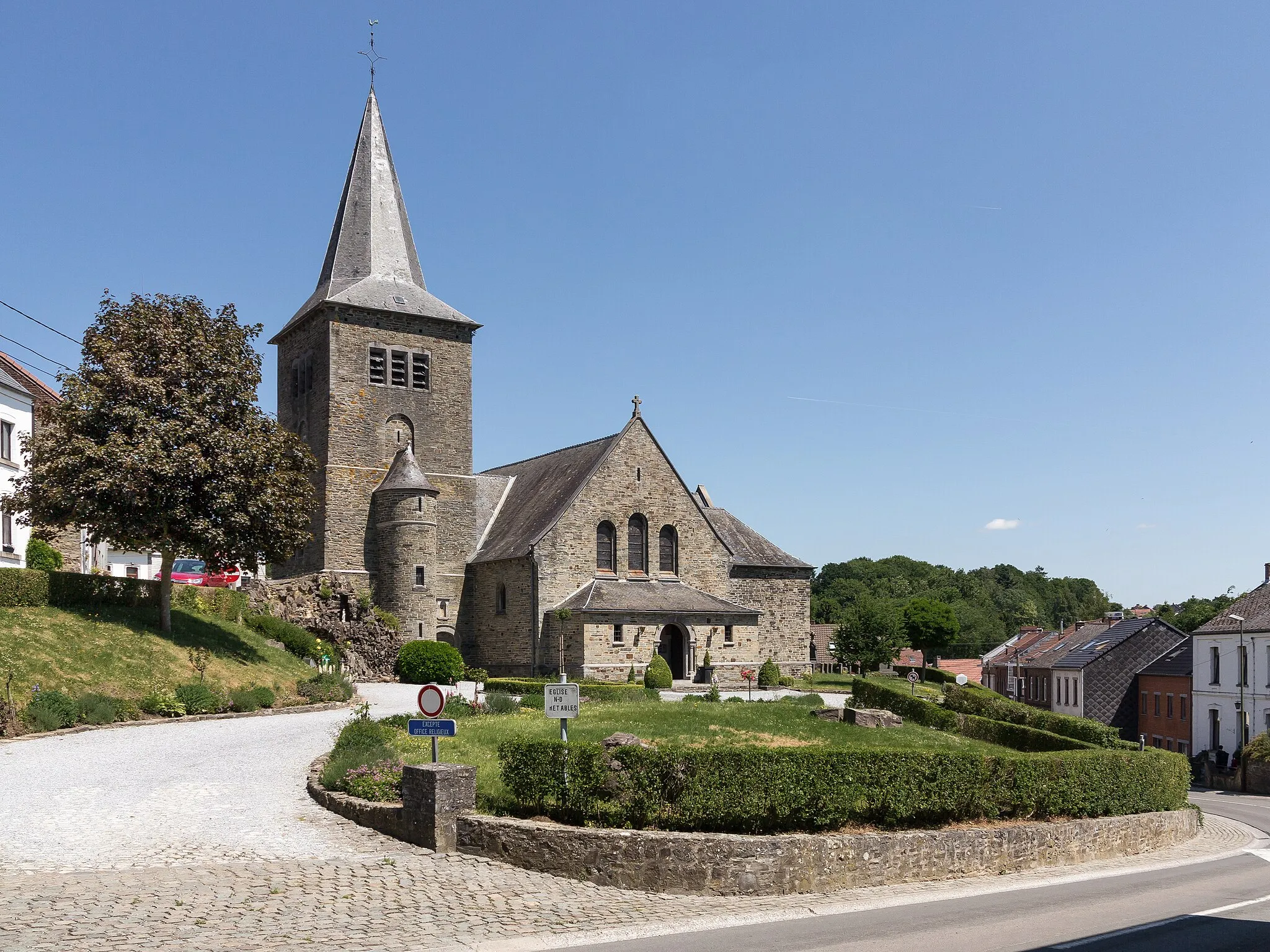 Photo showing: Villers-la-Ville, church: l'église Notre-Dame de la Visitation
