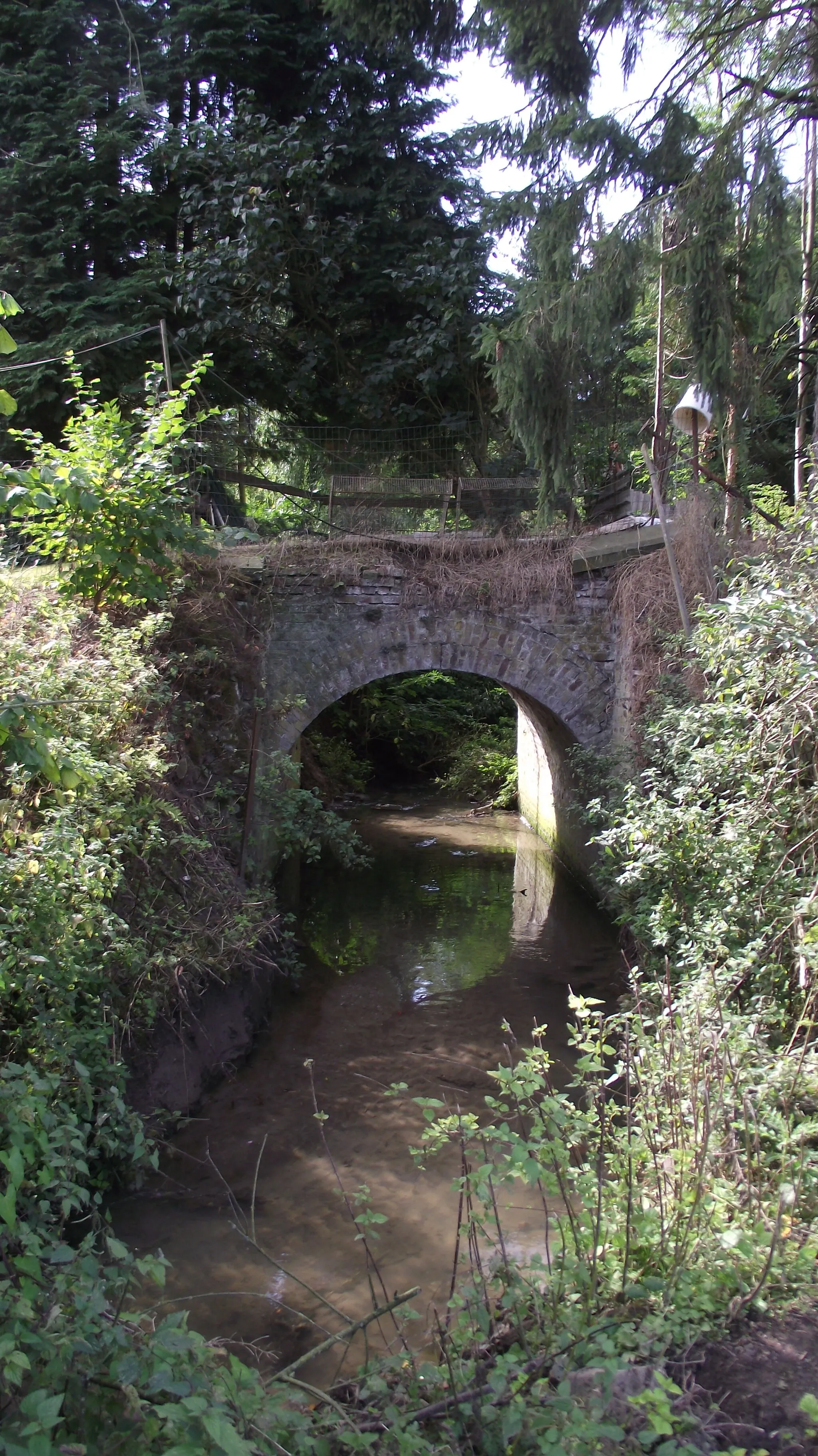 Photo showing: Oude spoorwegbrug van de buurtspoorwegen in Tilly over de Thyle rivier.