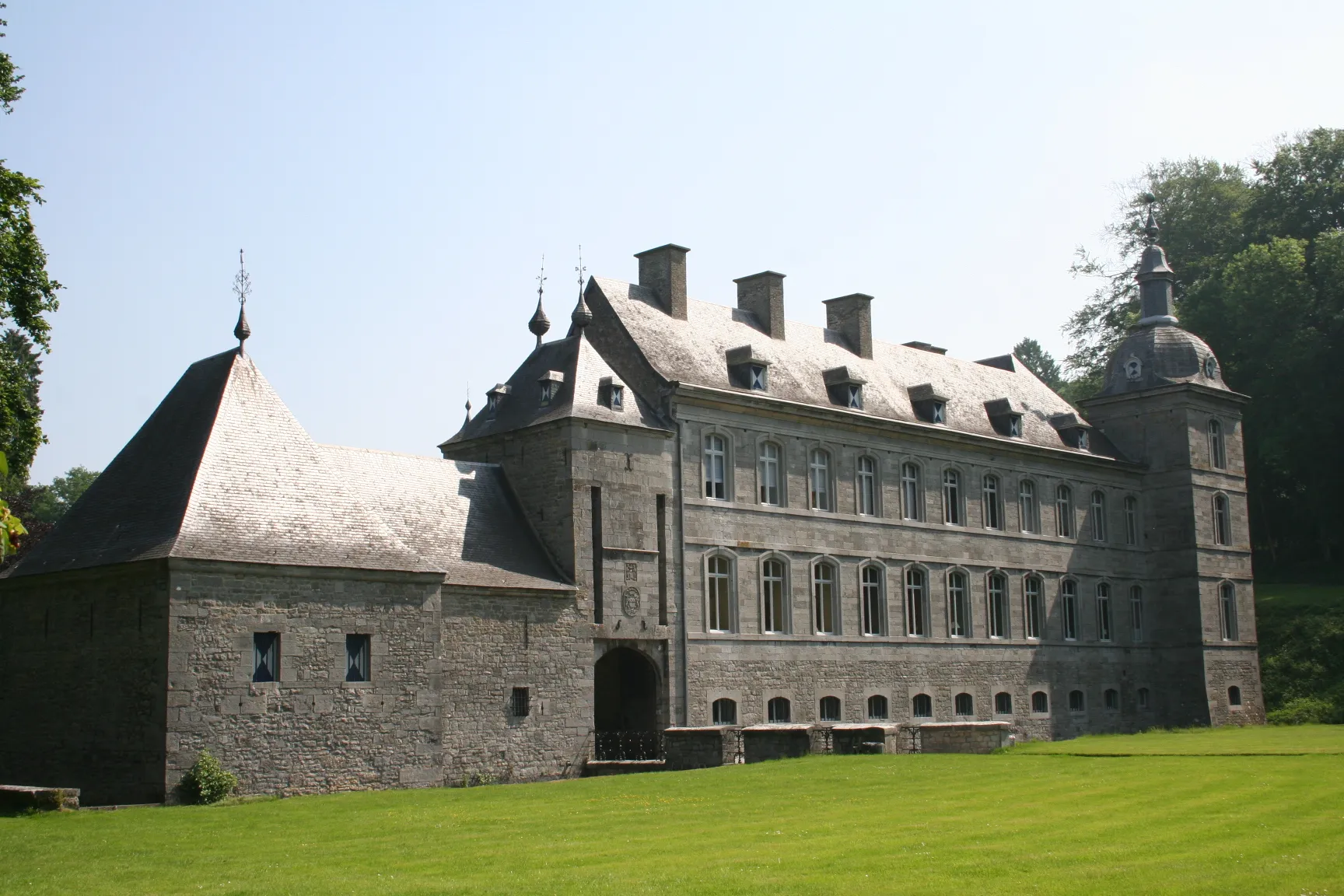 Photo showing: Acoz (Belgium): the castle (16th–17th centuries).