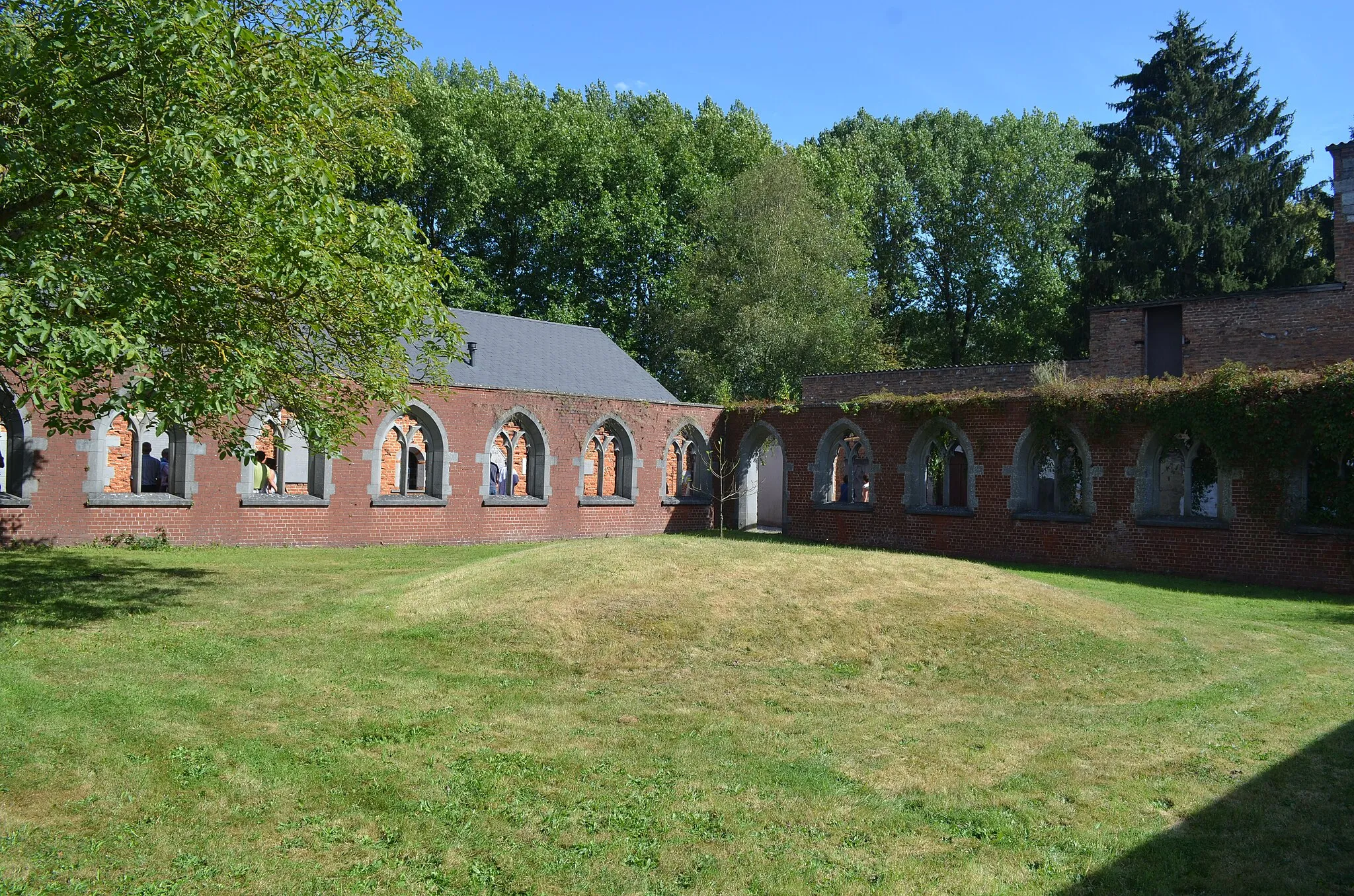 Photo showing: Abbaye Notre-Dame de Soleilmont - cloître