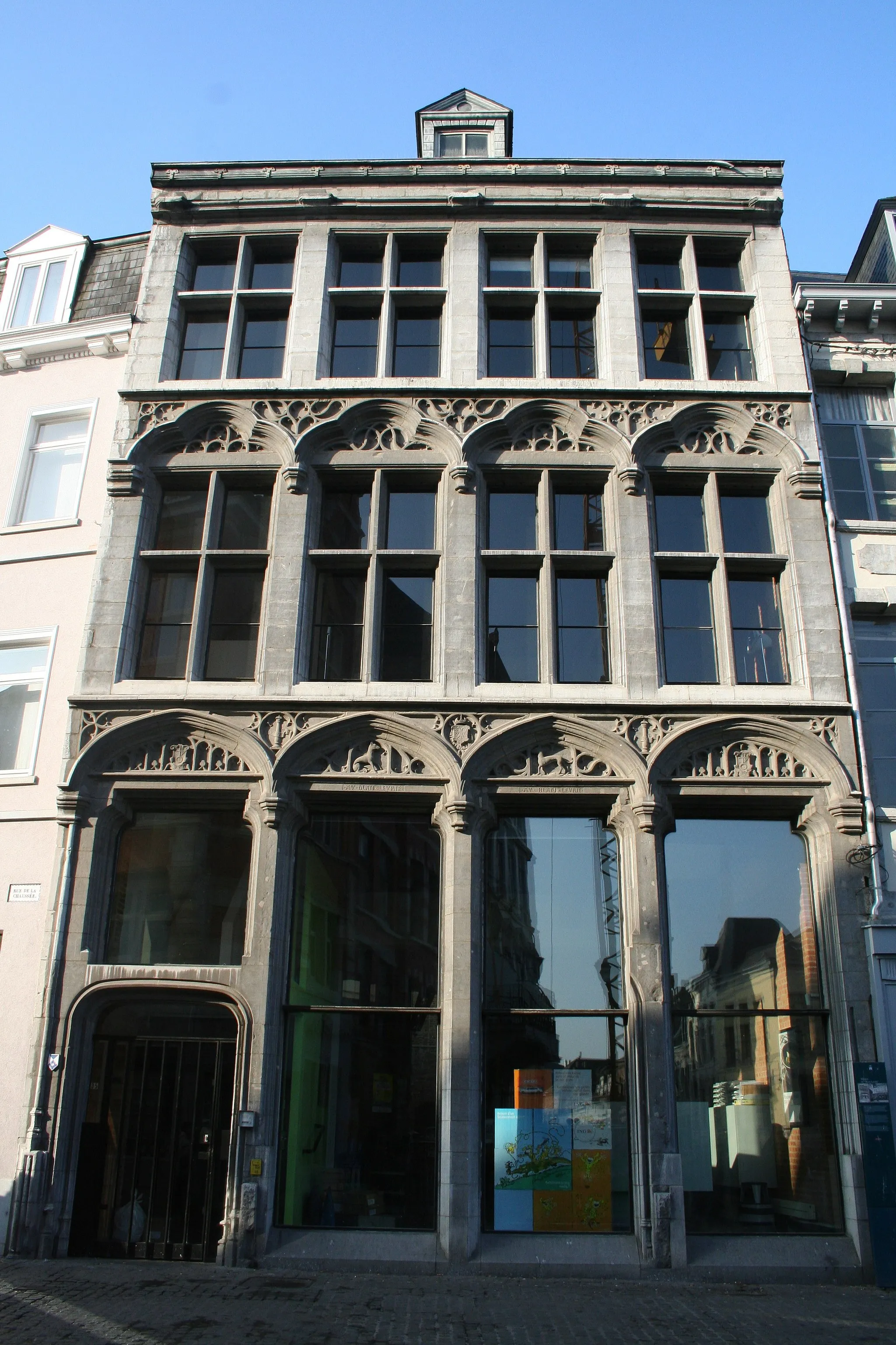 Photo showing: Mons (Belgium), 35, Grand-Place - the building called « Au Blan Levrie » (1530).