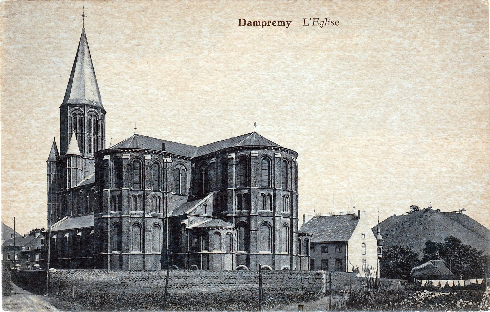Photo showing: Dampremy (Charleroi-Belgique) - Carte postale - Eglise Saint-Remy construite en 1873 par Justin Bruyenne. Démolition dans les années 1980.