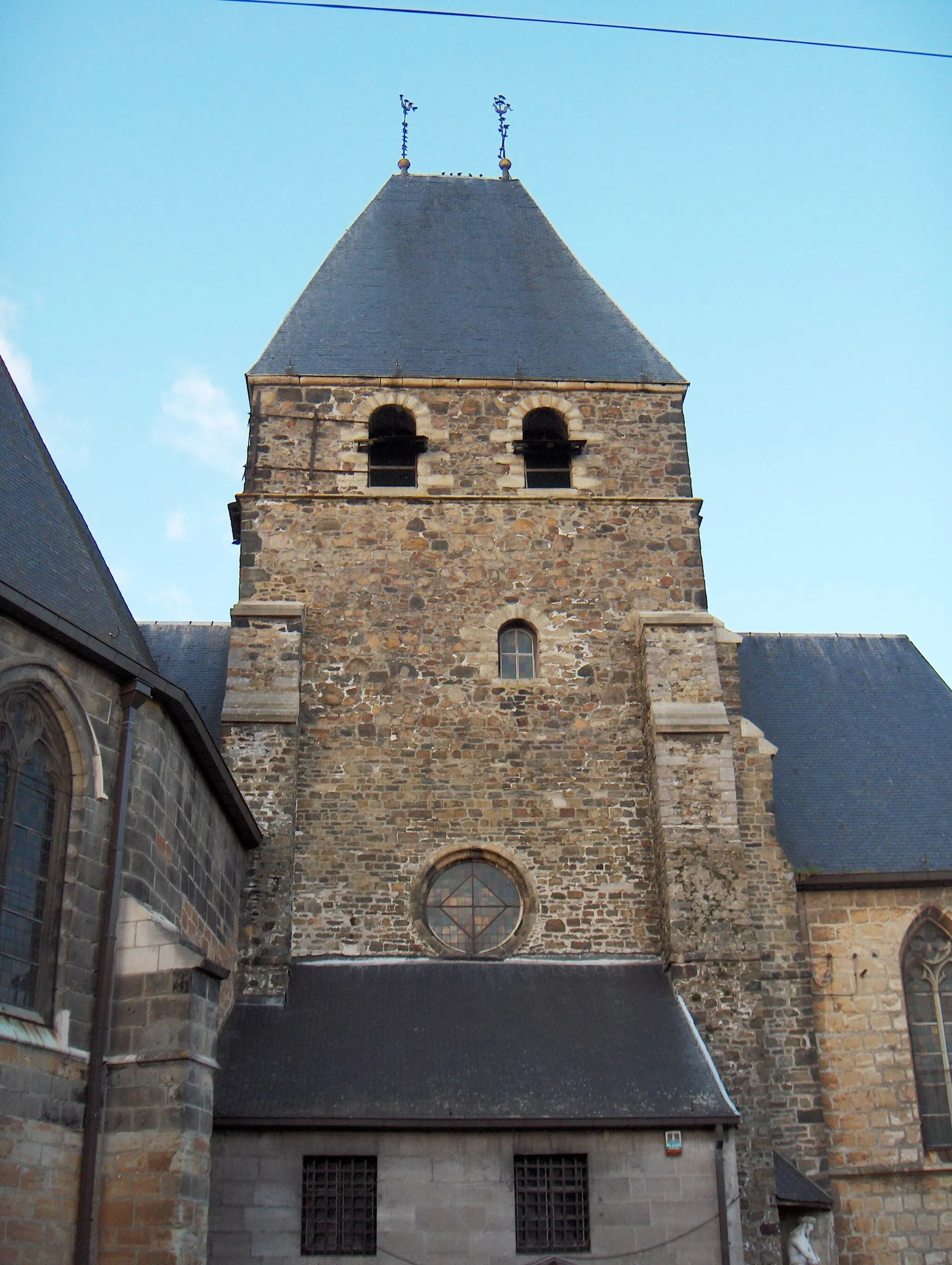 Photo showing: Martinikirche zu Deux-Acren (Belgien, Prov. Hennegau), romanischer Turm (12. Jh.)