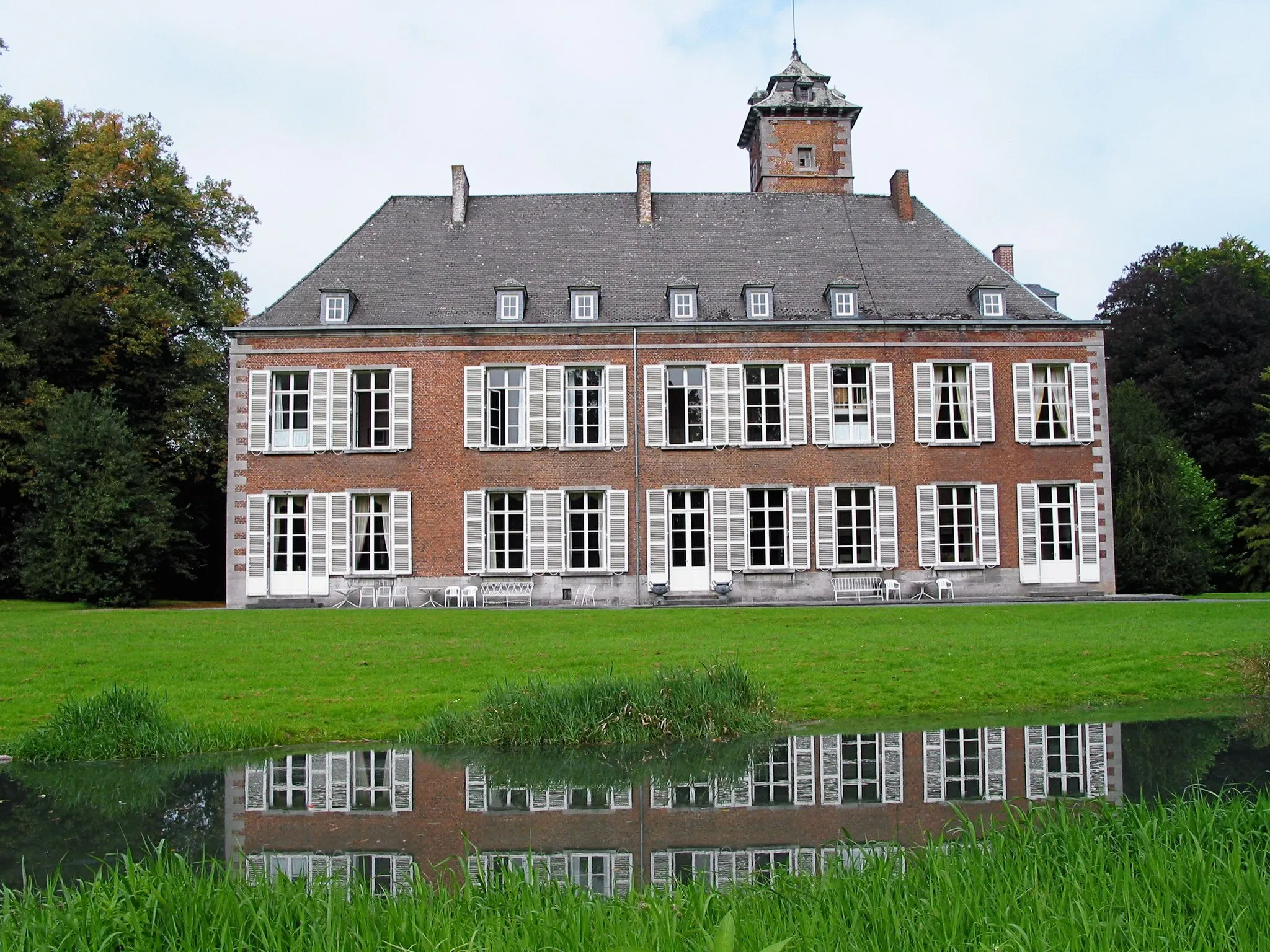 Photo showing: Écaussinnes-d’Enghien (Belgium), Southeastern façade of the « la Follie » castle (XVIth century).