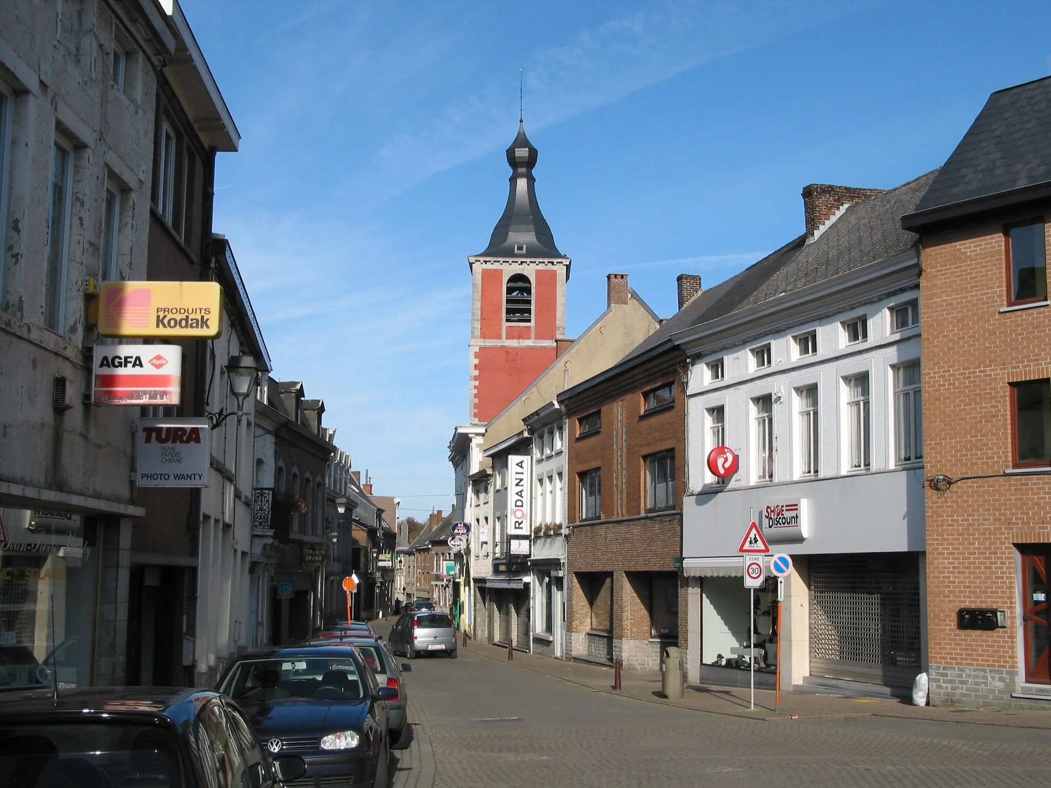 Photo showing: Fontaine-l'Évêque (Belgium),  the Joseph Parée  street and the St. Vasius church