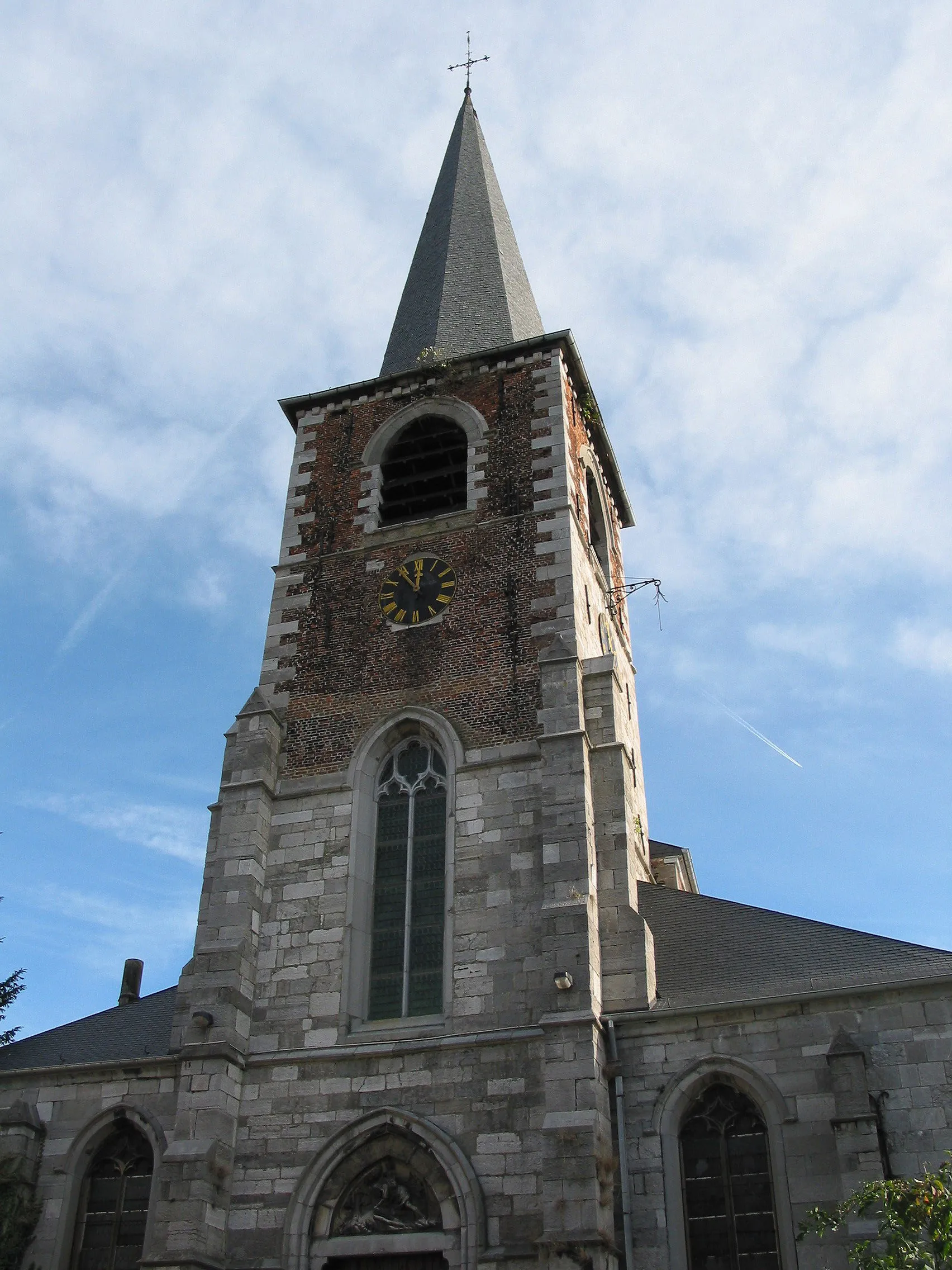 Photo showing: Fontaine-l'Évêque (Belgium),  tower of the St. Christopher church (XVI/XVIIIth Centuries).