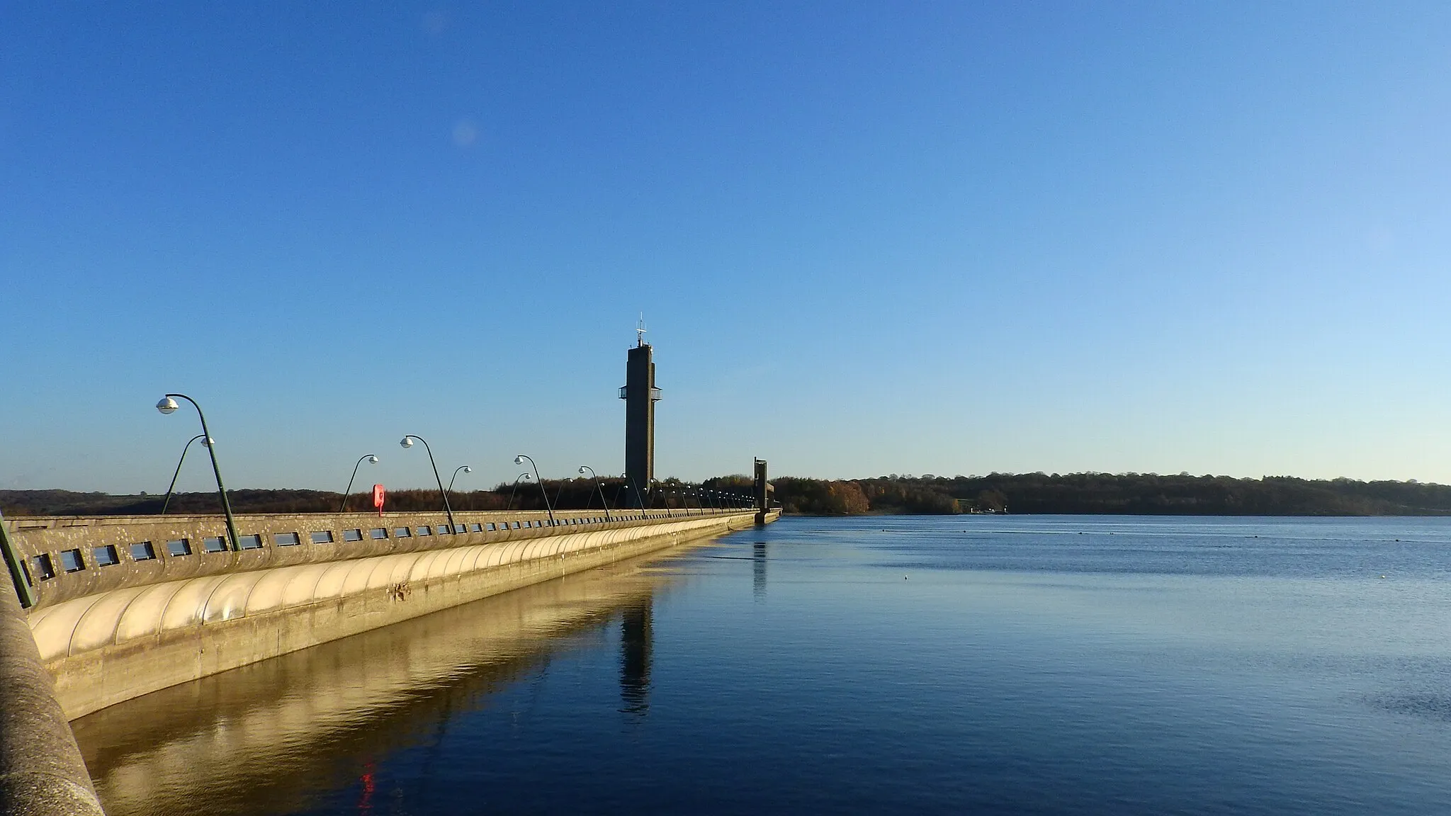 Photo showing: barrage de la plate taille