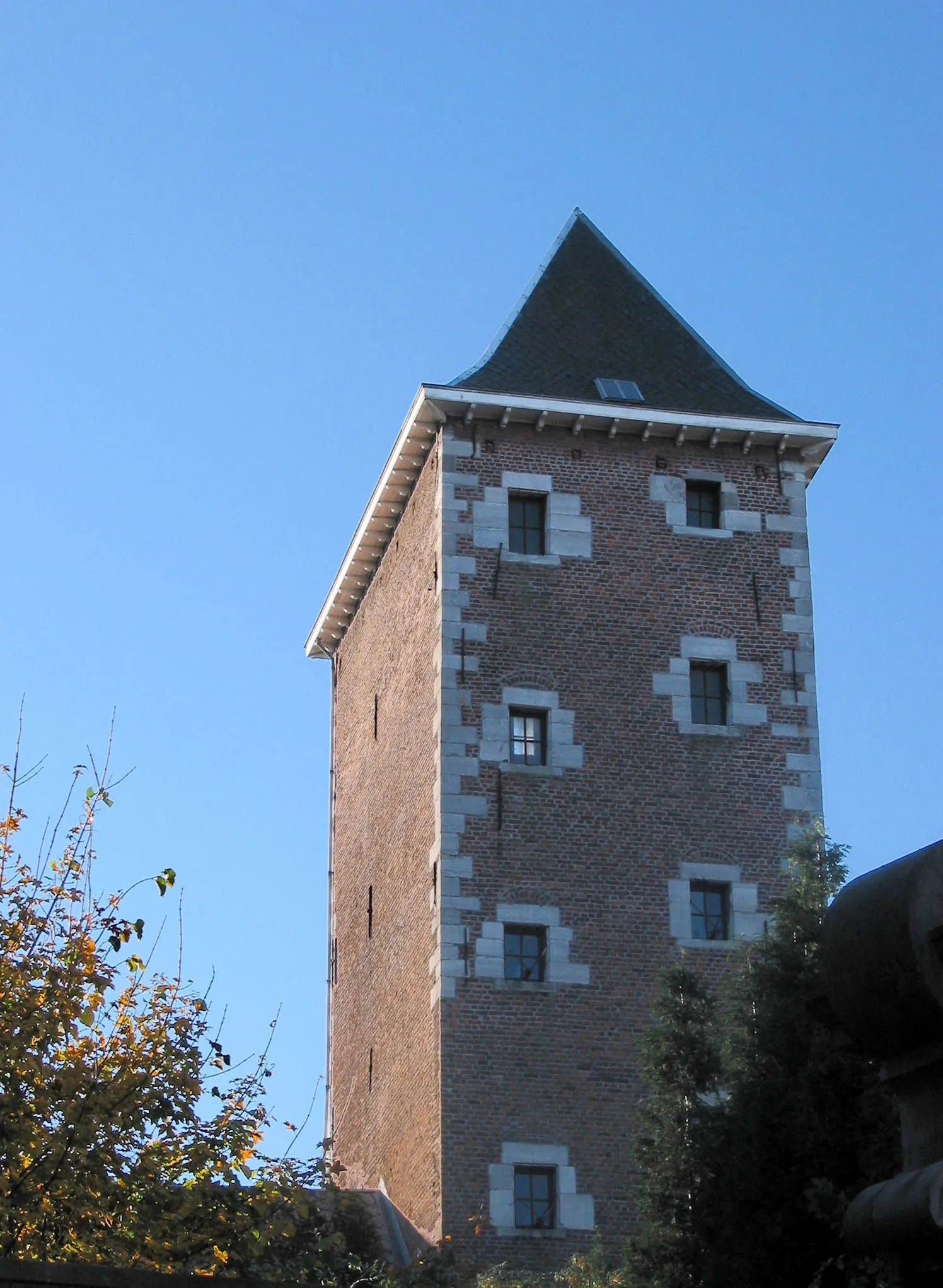 Photo showing: Gosselies (Belgium), tower built in 1435 by Pierre de Bousies