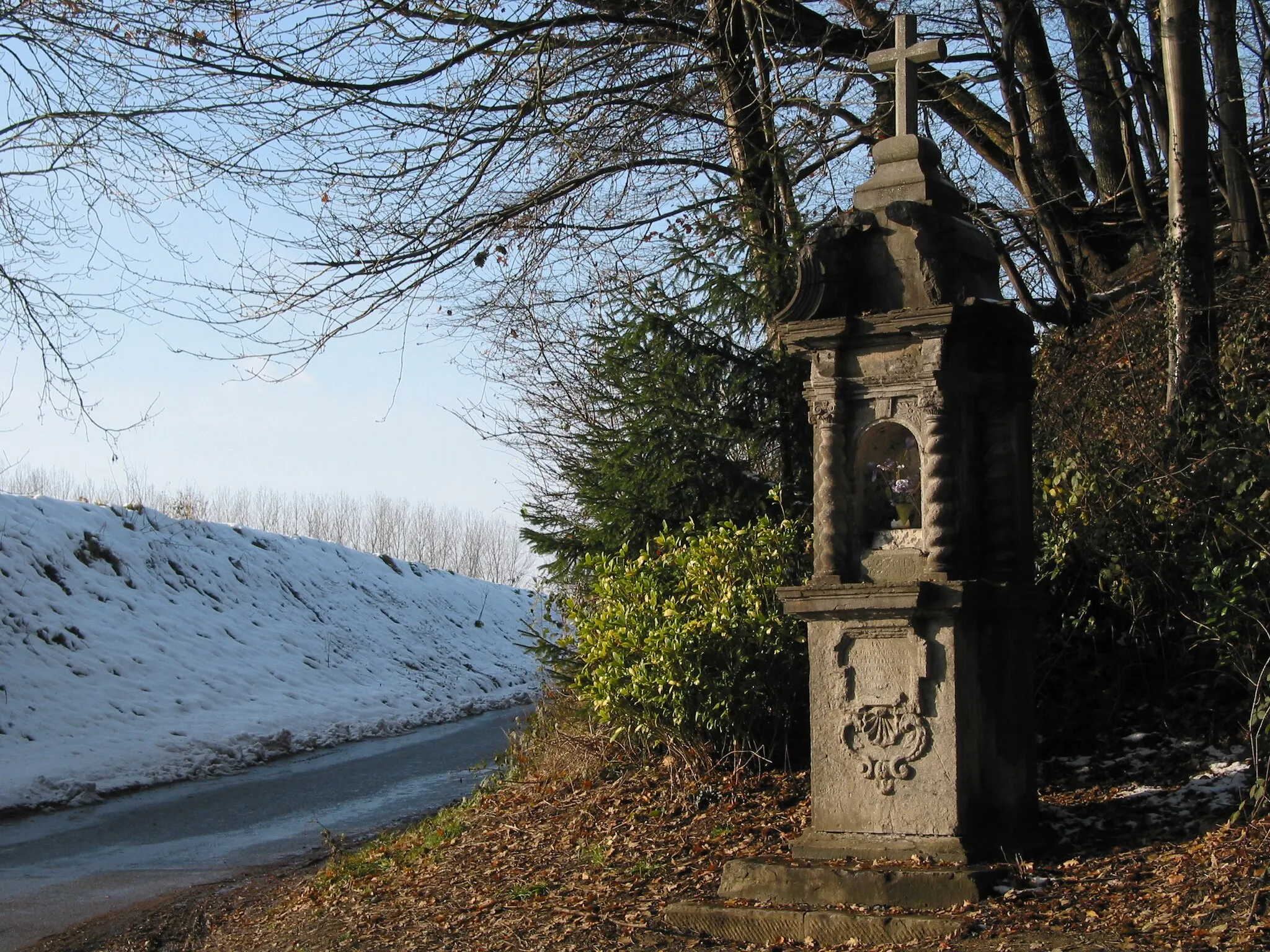 Photo showing: Gottignies (Belgium),  "Rue de la Renardise" - The Saint Joseph chapel (1702).