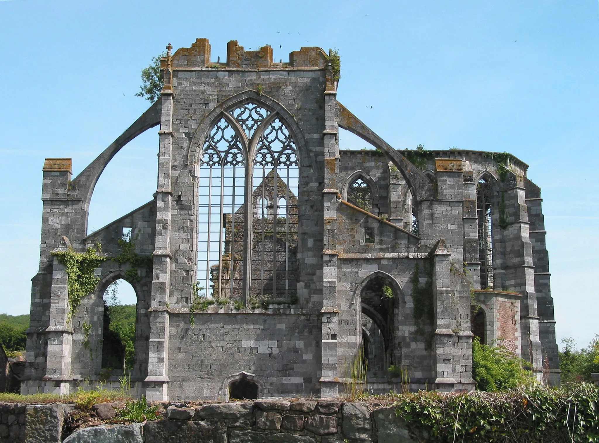 Photo showing: Gozée (Belgium), former cistercian abbey, destroyed in 1794; ruins of the abbabtial church.