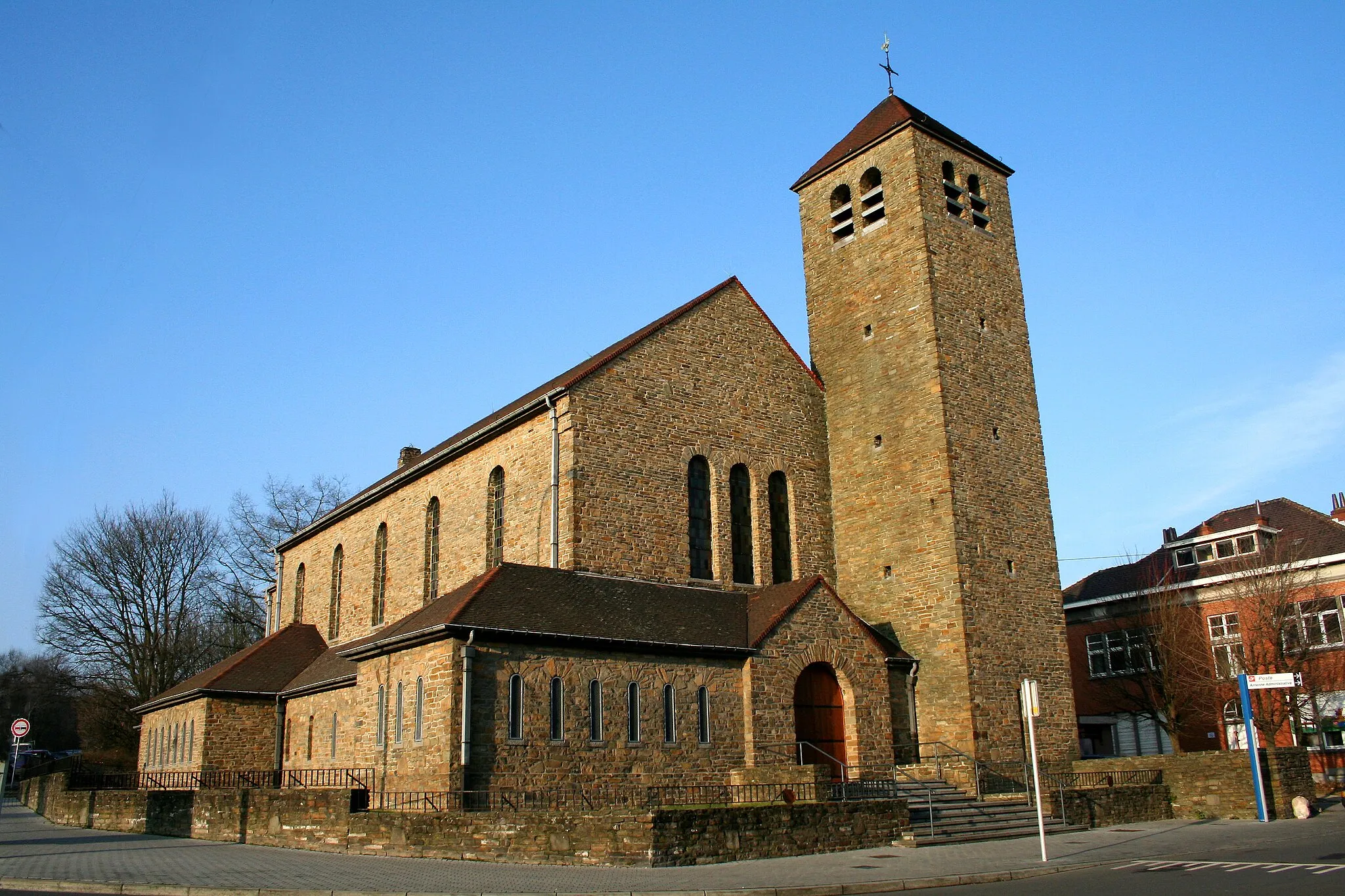 Photo showing: Haine-Saint-Paul (Belgium), the St. Ghislain church.