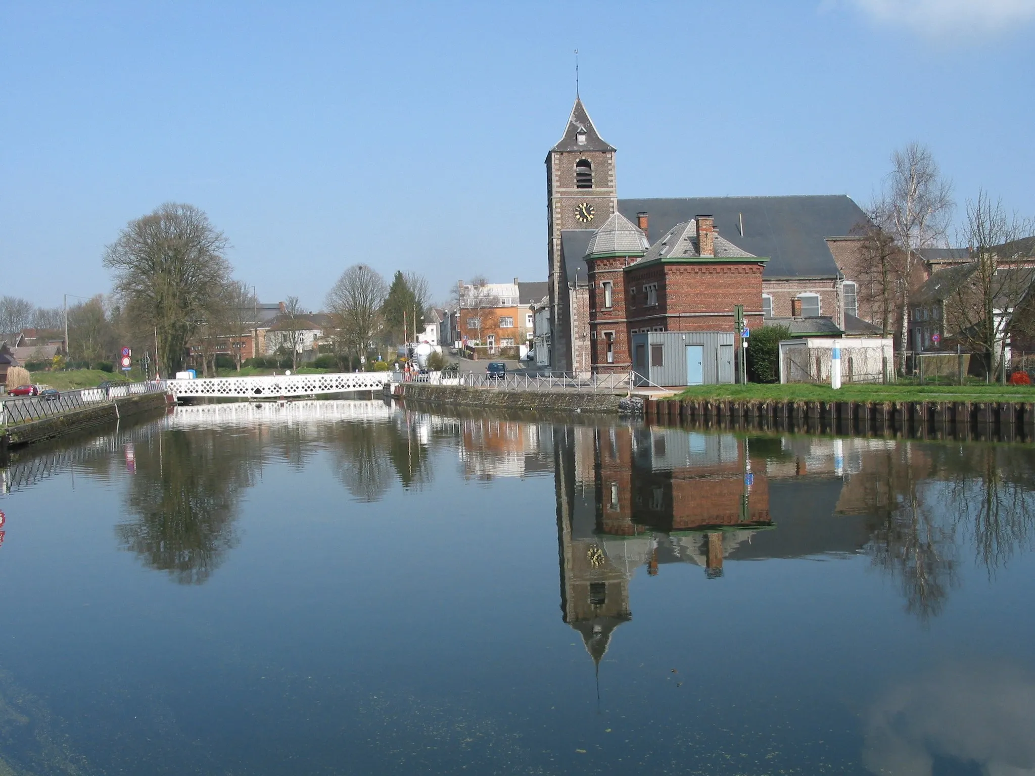 Photo showing: Houdeng-Aimeries (Belgium), the « du Centre » canal, the swing bridge and the St. John the Baptist church (1779).