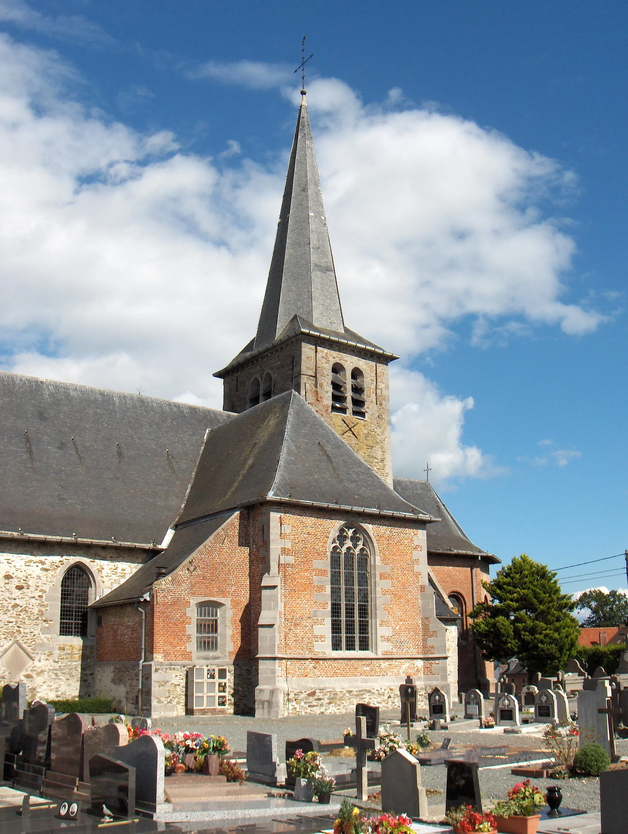 Photo showing: Beschreibung: Silly, Ortsteil Hoves (Belgien, Prov. Hennegau = Hainaut), église Saint-Maurice (älteste Teile aus dem 11. Jh., Umbauten im 17. und 18. Jh.)

Fotograf: Friedrich Tellberg
Datum: 17. September 2005