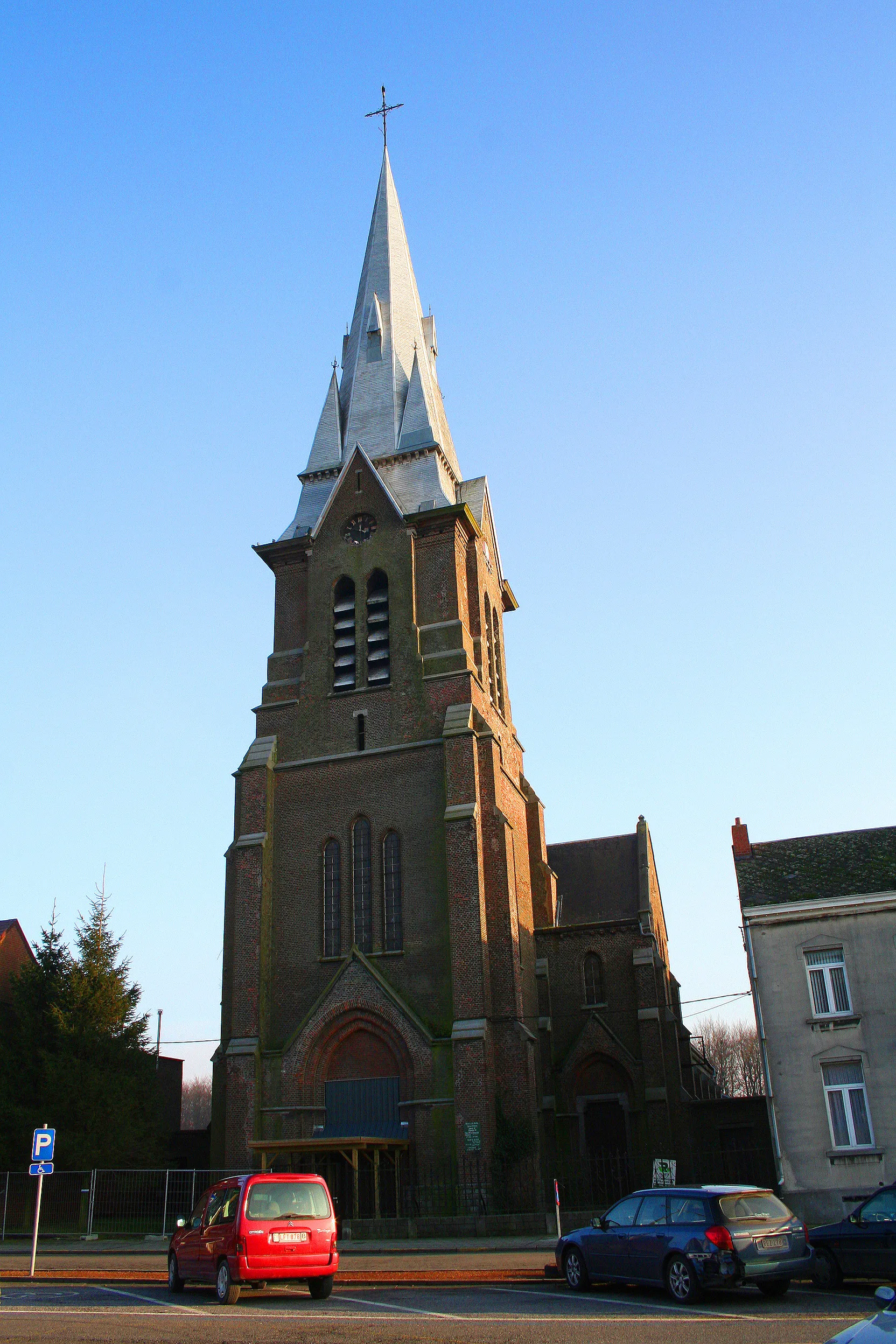 Photo showing: La Hestre, the Saint Peter church.