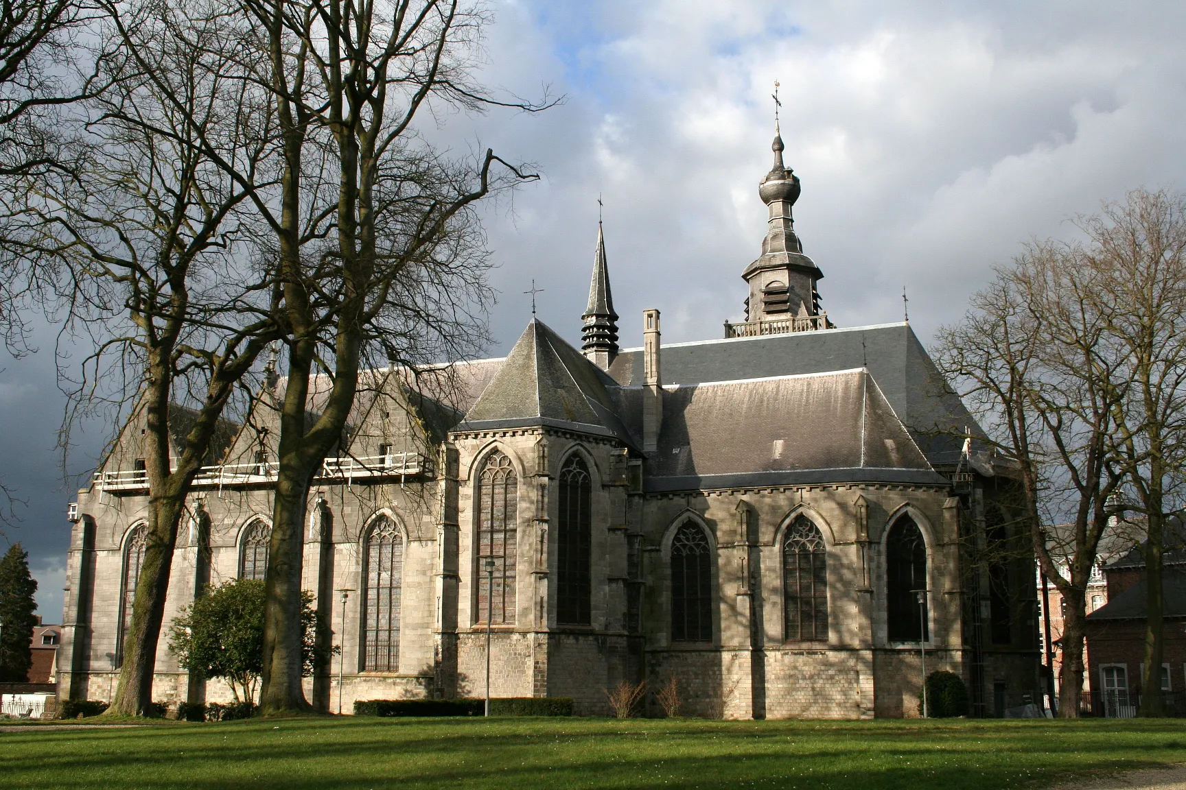 Photo showing: Binche (Belgium), the old St. Ursmer Collegiate church (XIV/VIIth centuries).