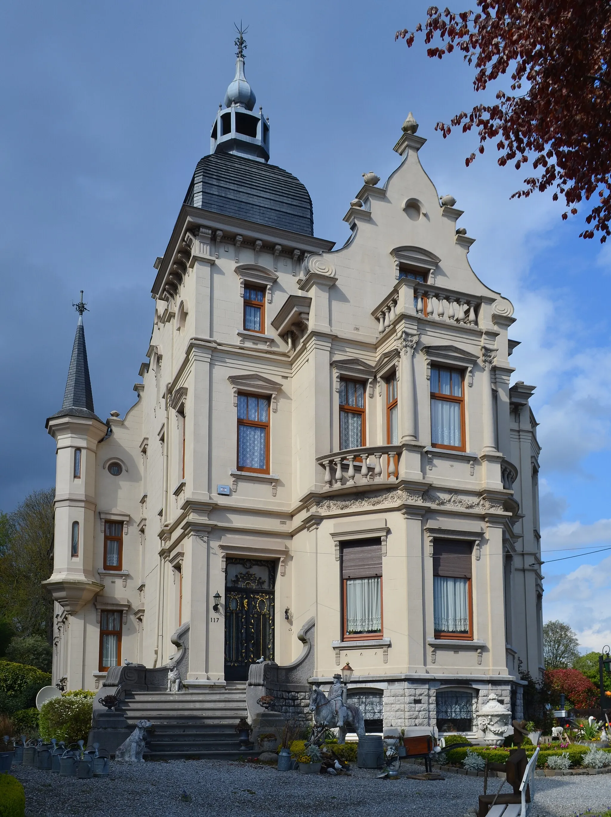 Photo showing: Lodelinsart (Charleroi-Belgique) - Château Goffart, chaussée de Châtelet