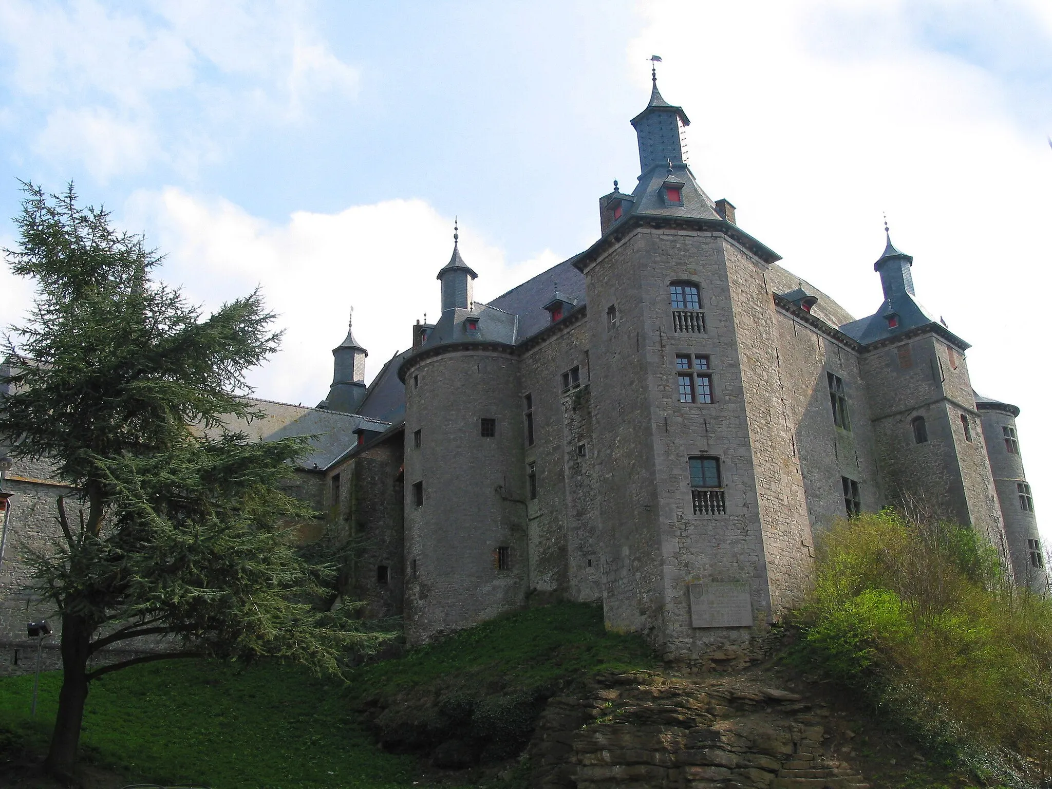 Photo showing: Écaussinnes-Lalaing (Belgium), the fortified castle (XII/XVth centuries).