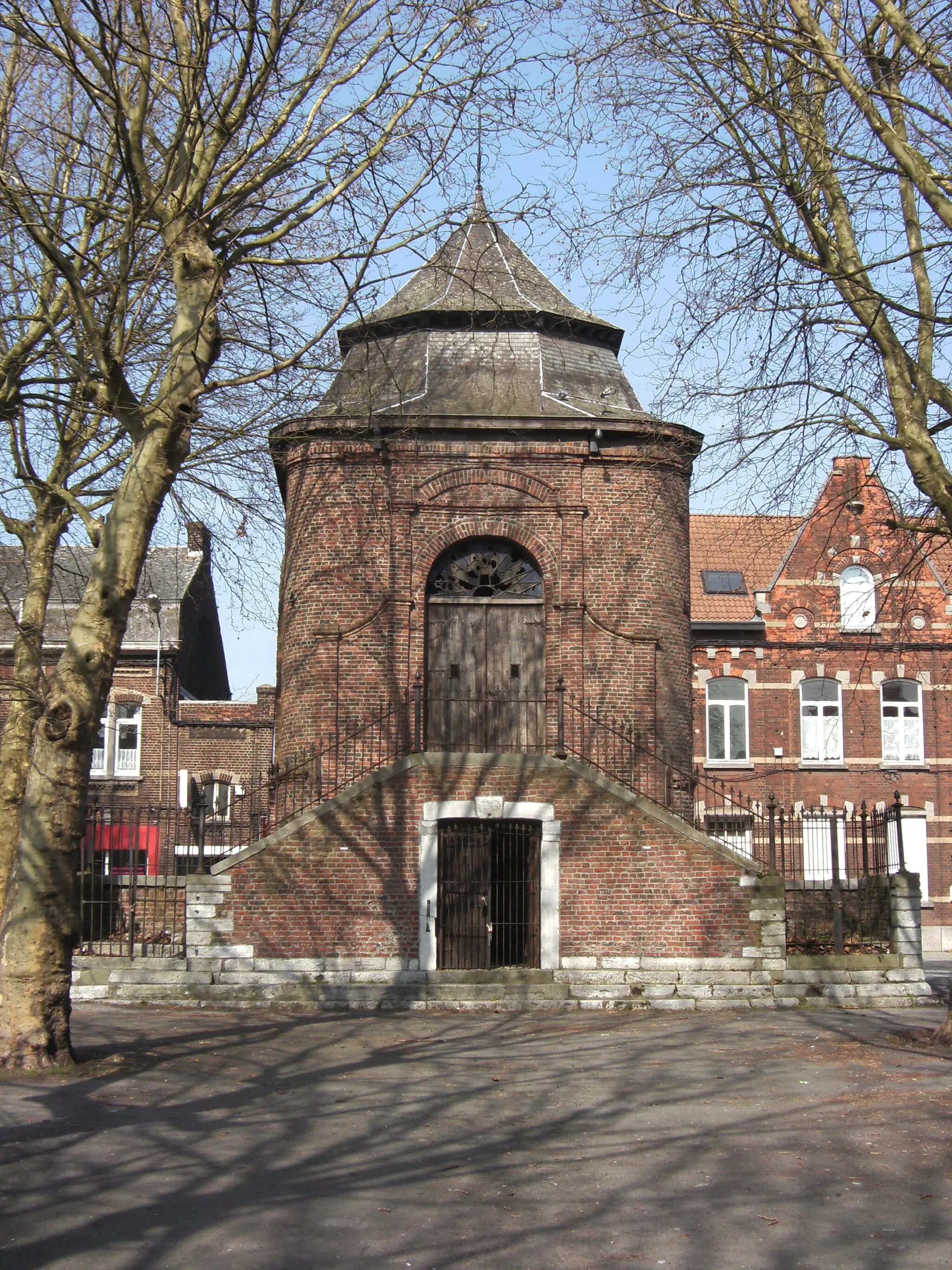 Photo showing: Montignies-sur-Sambre (Charleroi-Belgique) - Place Albert Ier, Chapelle du Calvaire.