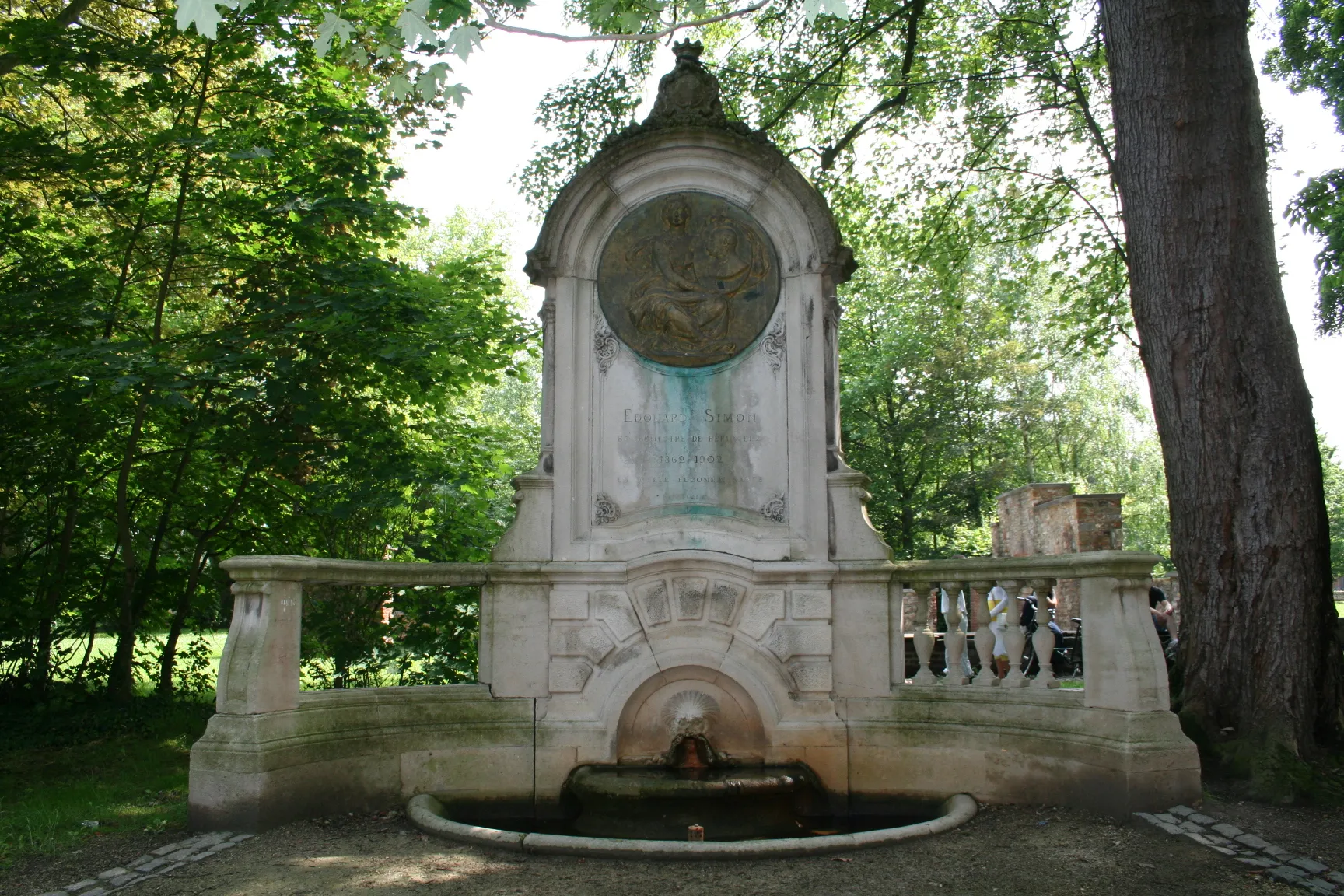 Photo showing: Péruwelz (Belgique), Parc Simon - La fontaine commémorative Edouard Simon inaugurée en 1907.