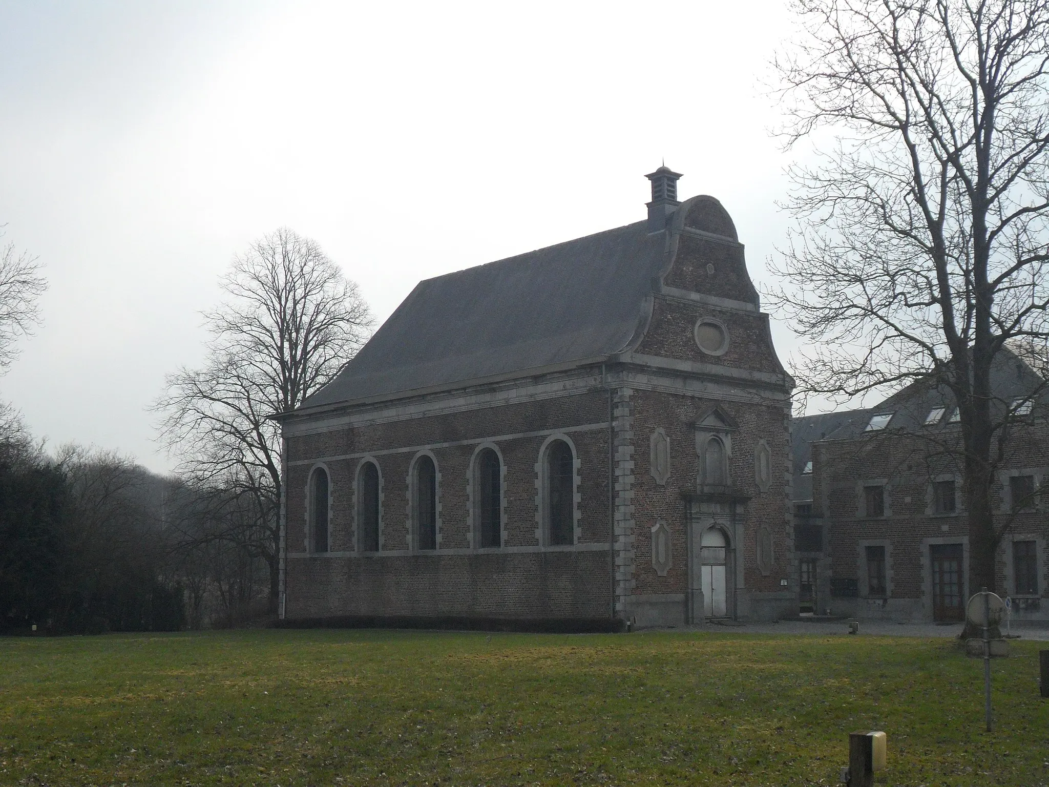 Photo showing: Side view of the Prieuré Saint-Michel