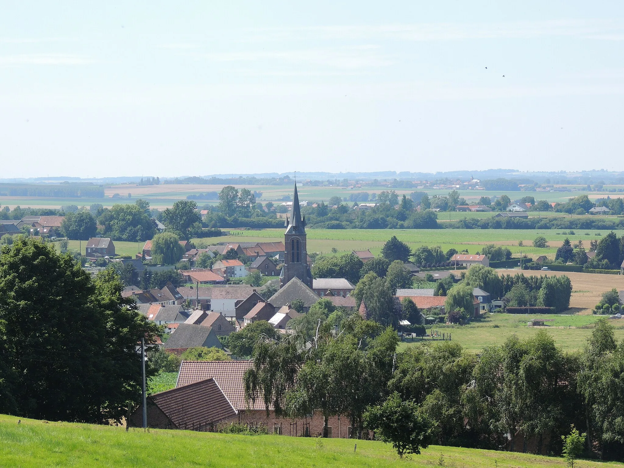 Photo showing: Dorpskern van Saint Sauveur vanuit de hoogte gezien