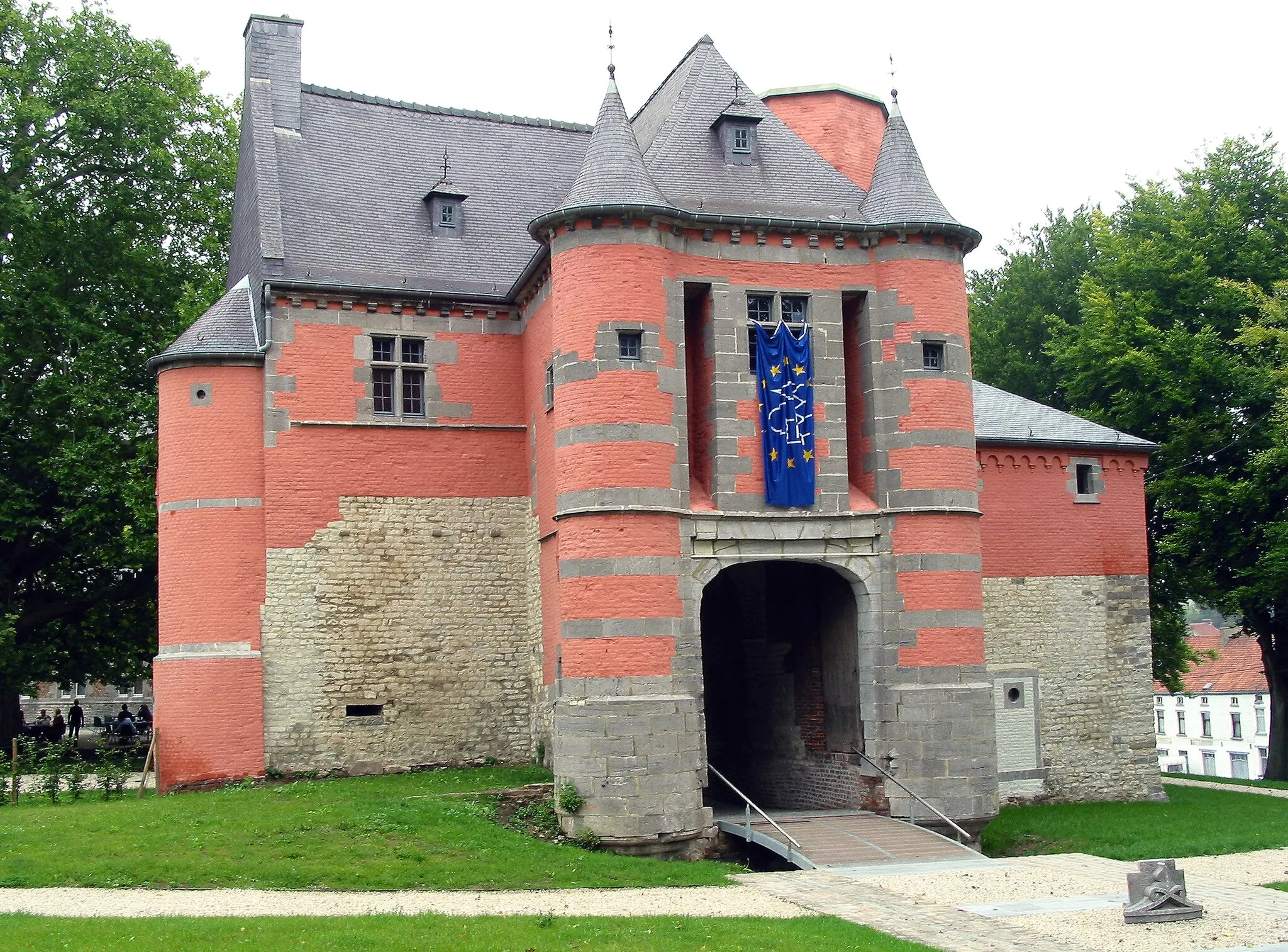 Photo showing: Trazegnies (Belgium), the castle (XI-XVIth century).