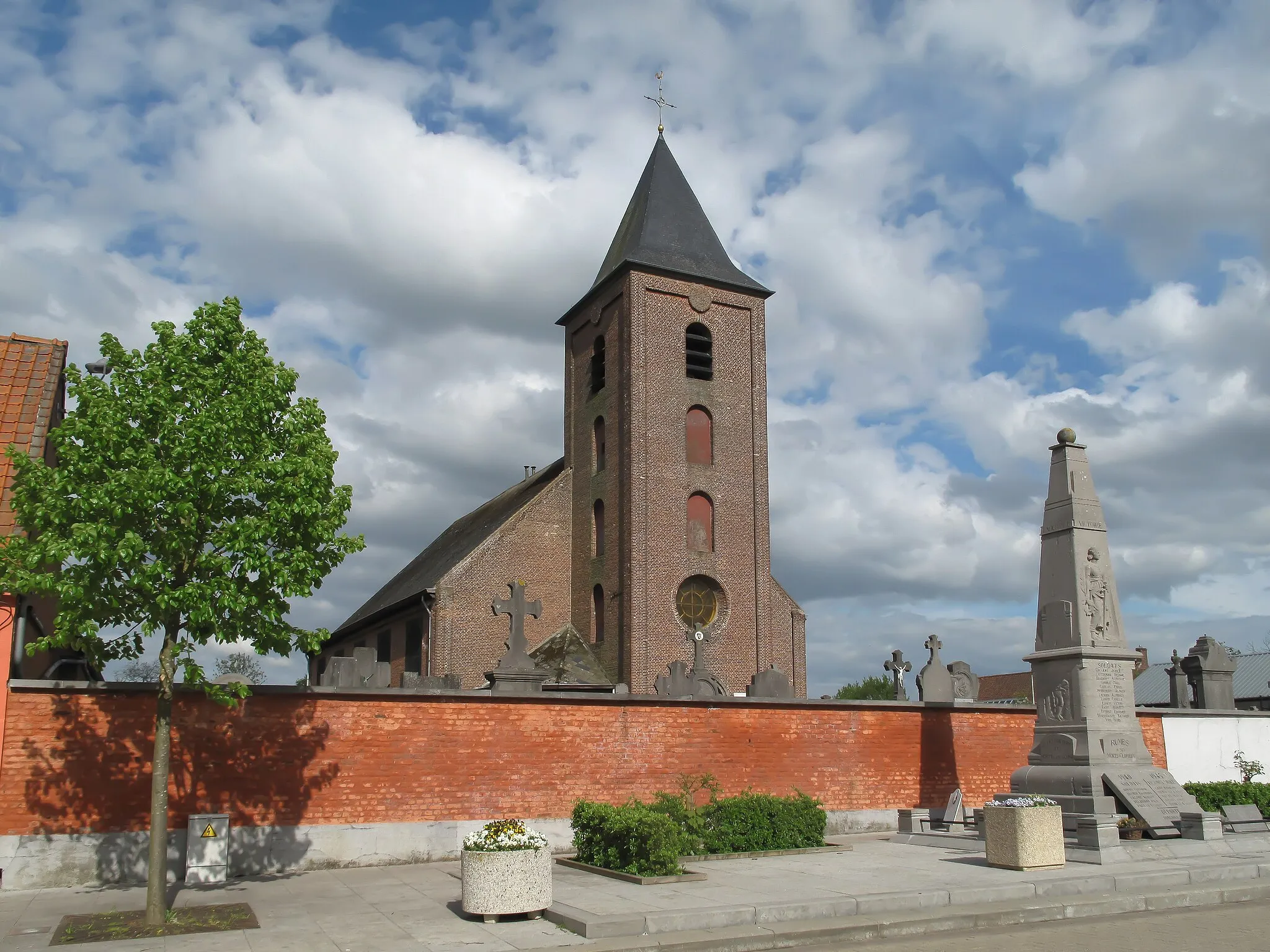 Photo showing: Rumes, church: l'église Saint Pierre