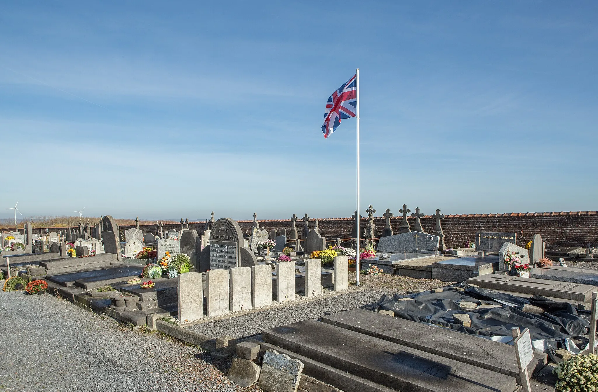 Photo showing: Wiheries Communal Cemetery