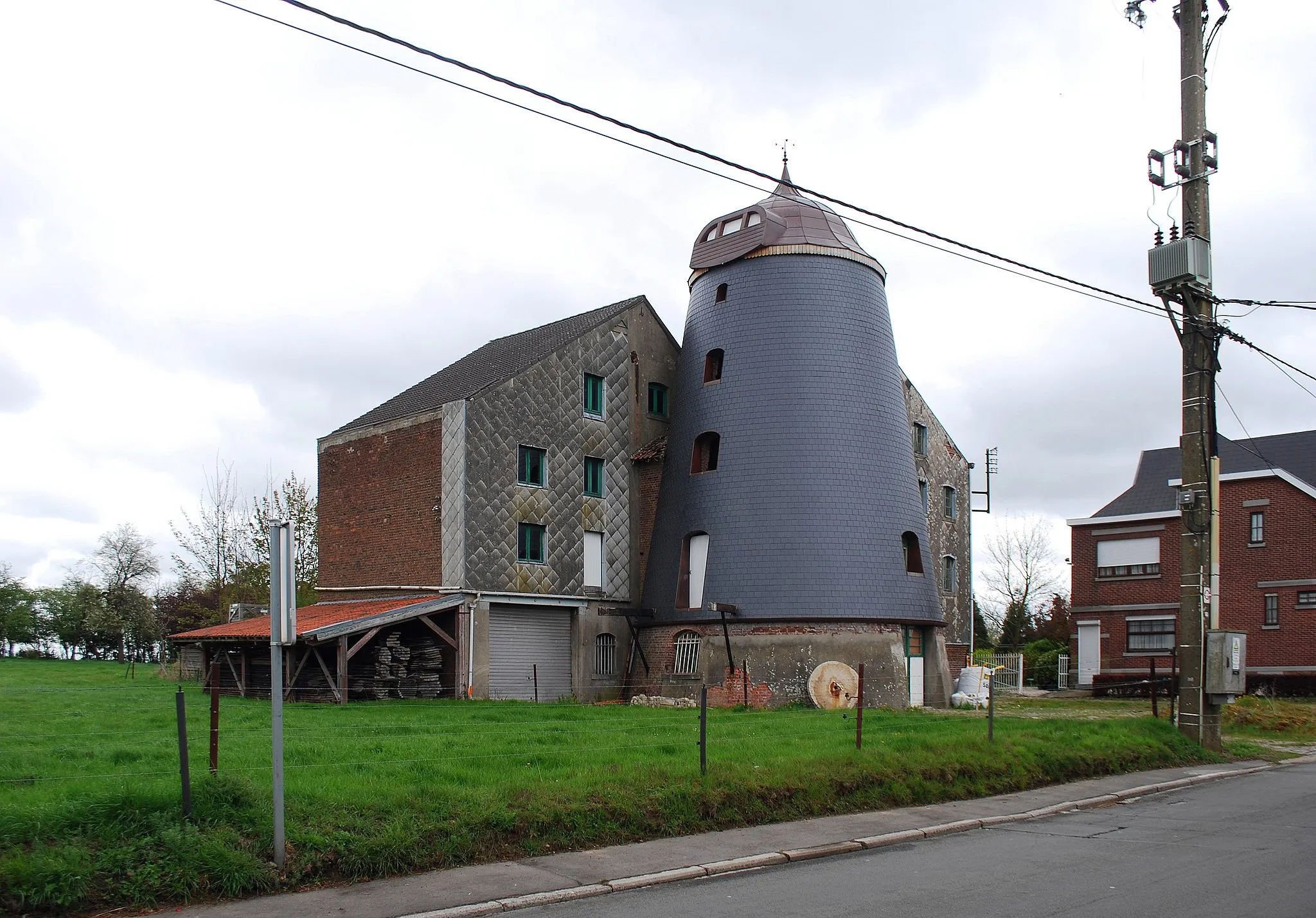 Photo showing: Vue d'un ancien moulin rue Englebert Lescrenier à Othée.