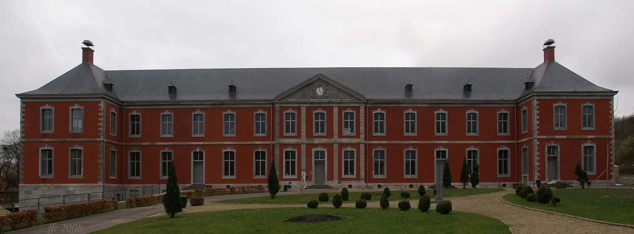 Photo showing: Val-Saint-Lambert (Belgium) Castle from abbot  - lateral view (south-west)