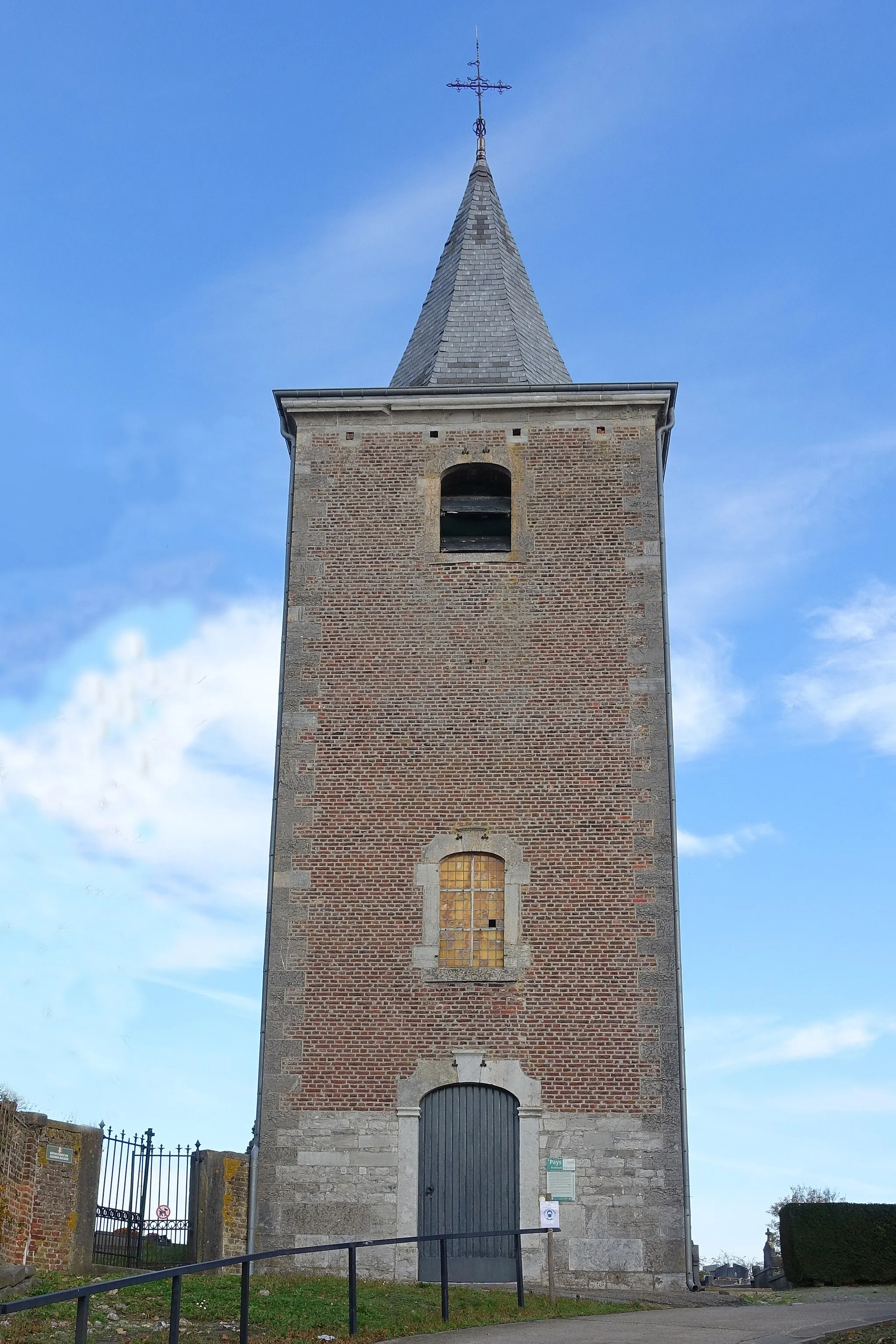 Photo showing: Tour de l'ancienne église Braives. De cette église, il ne subsiste plus que la tour construite au mil. du XVIIIe s.