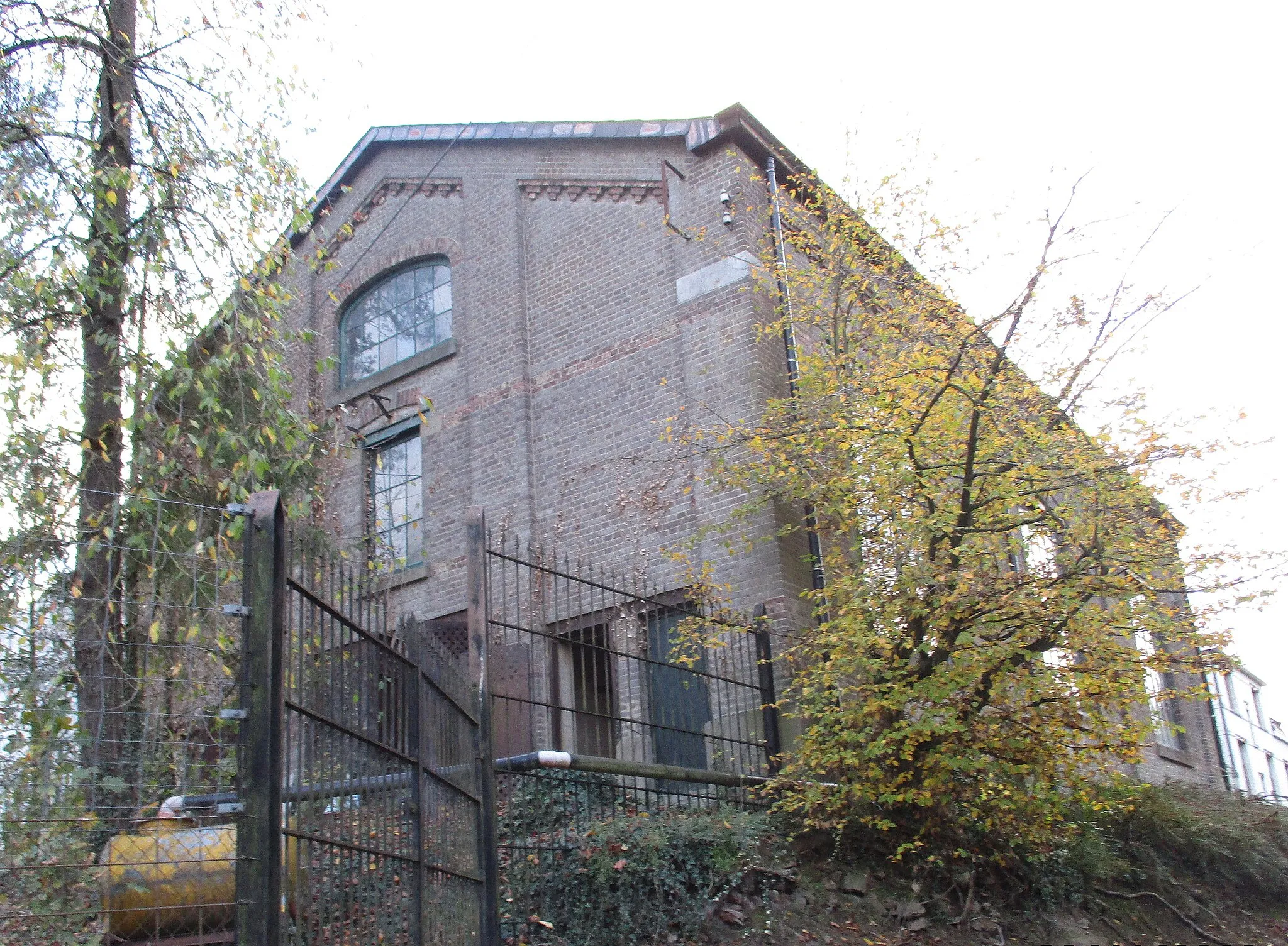 Photo showing: Ancien bâtiment industriel Rue des Minieres industriel Couthuin