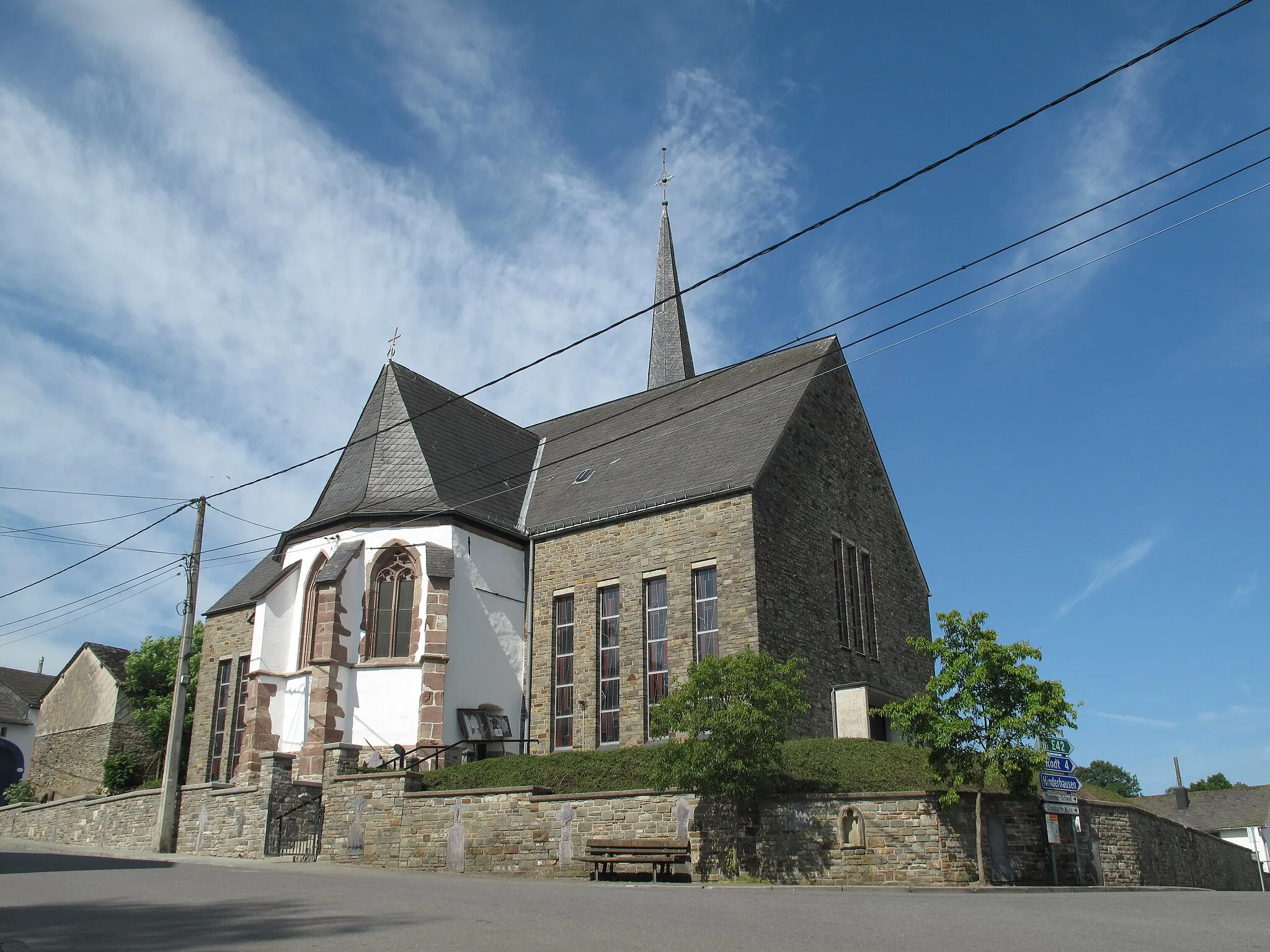 Photo showing: Crombach, church