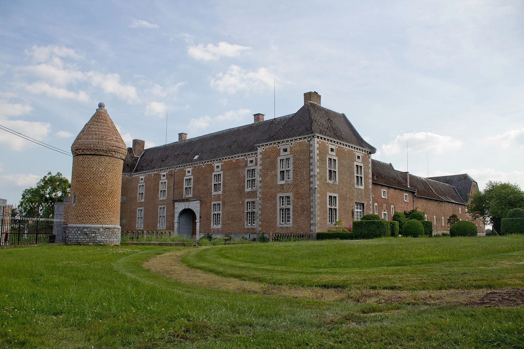 Photo showing: Château-ferme de Saives (Faimes) Belgium also called Château Lambrechts