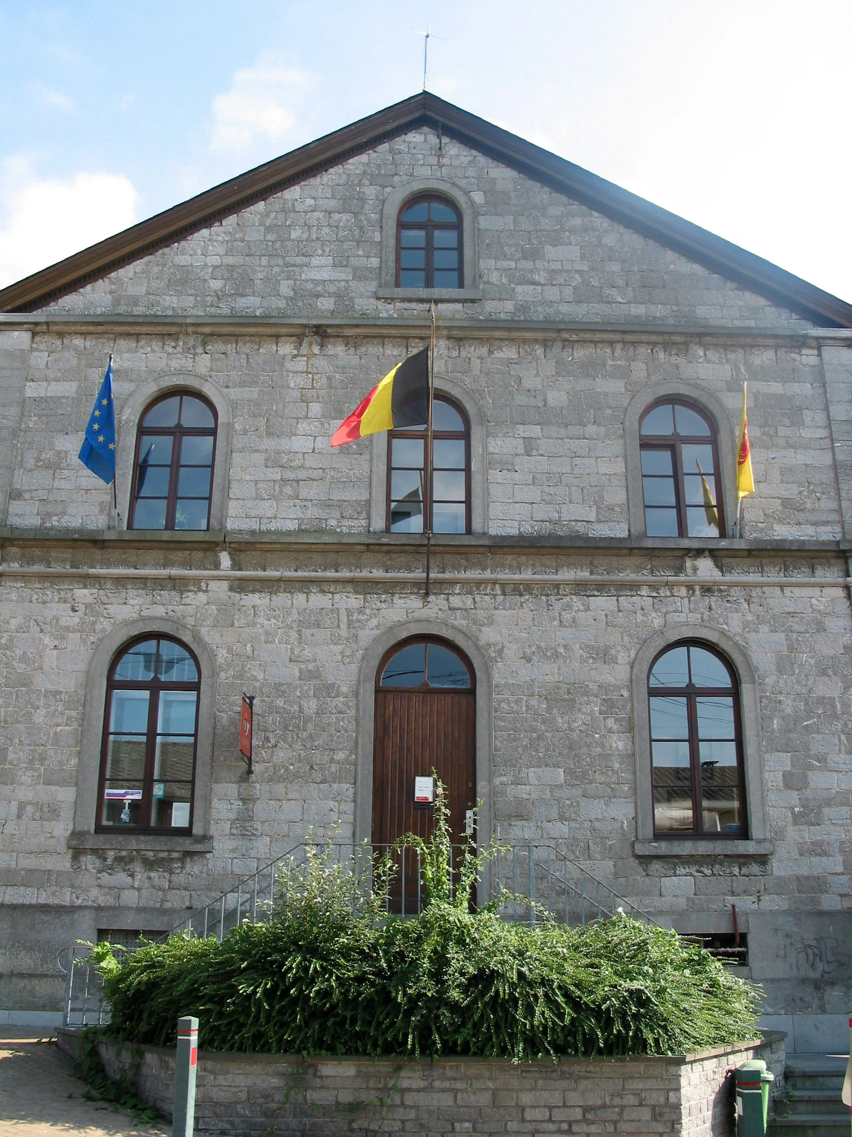 Photo showing: Ferrières (Belgium), the communal house, the primary school and the post office (XIXth century).