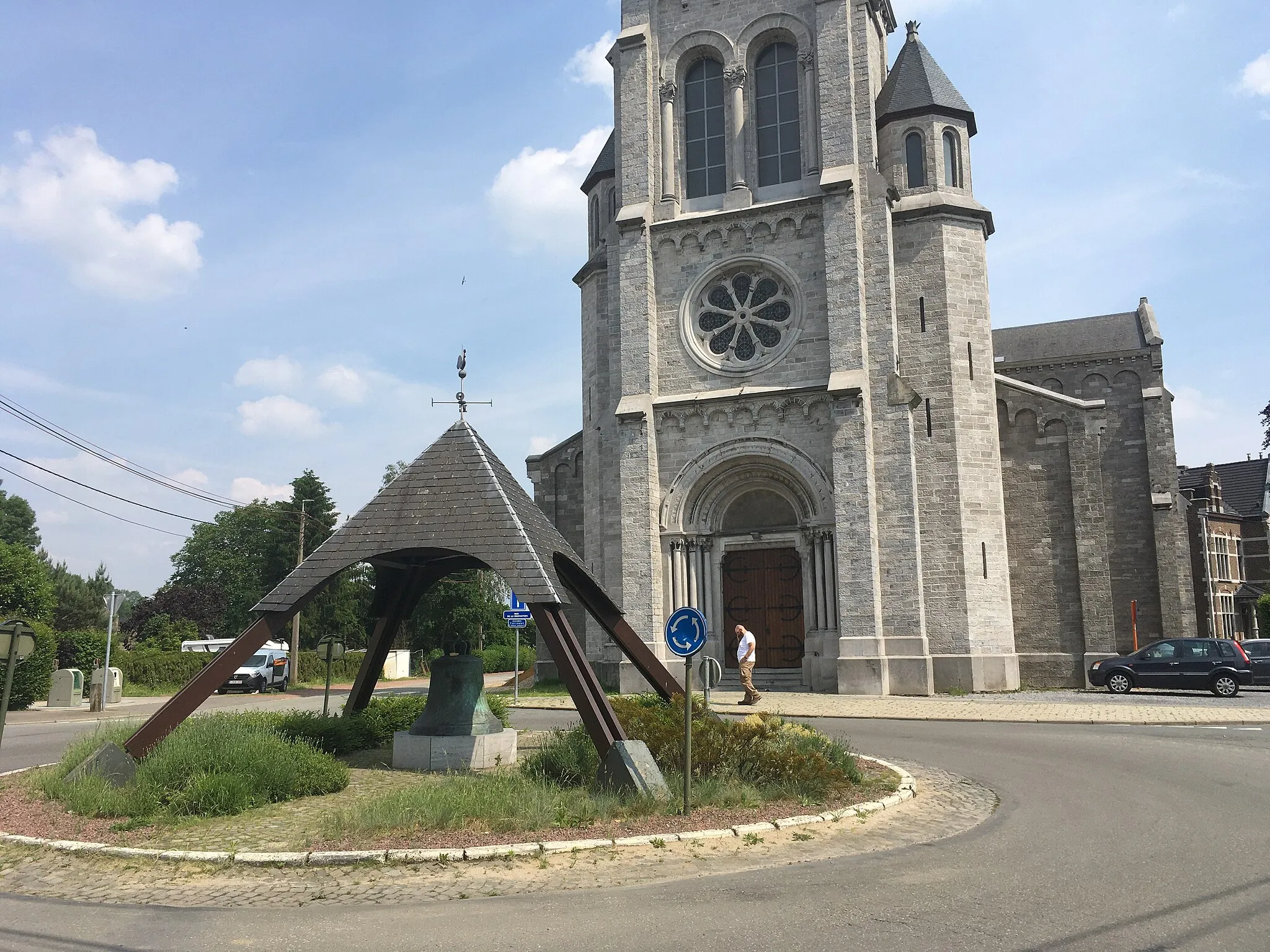 Photo showing: Kerkklok voor de Sint-Victorkerk in Glaaien (Glons), in juni 2021.