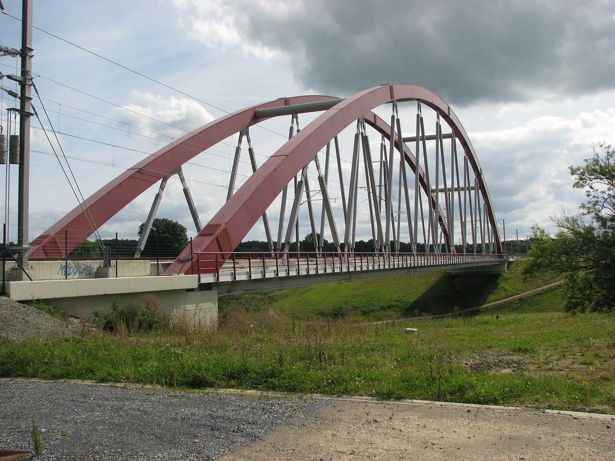 Photo showing: Railwaybrige in Hauset, Belgium, Highspeedline 3 between Aachen and Liège.