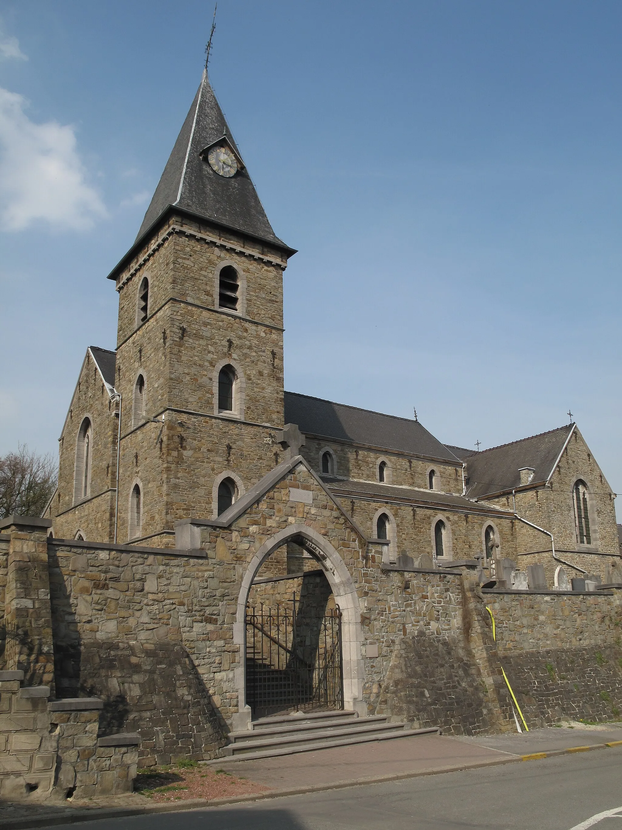 Photo showing: Heure le Romain, church