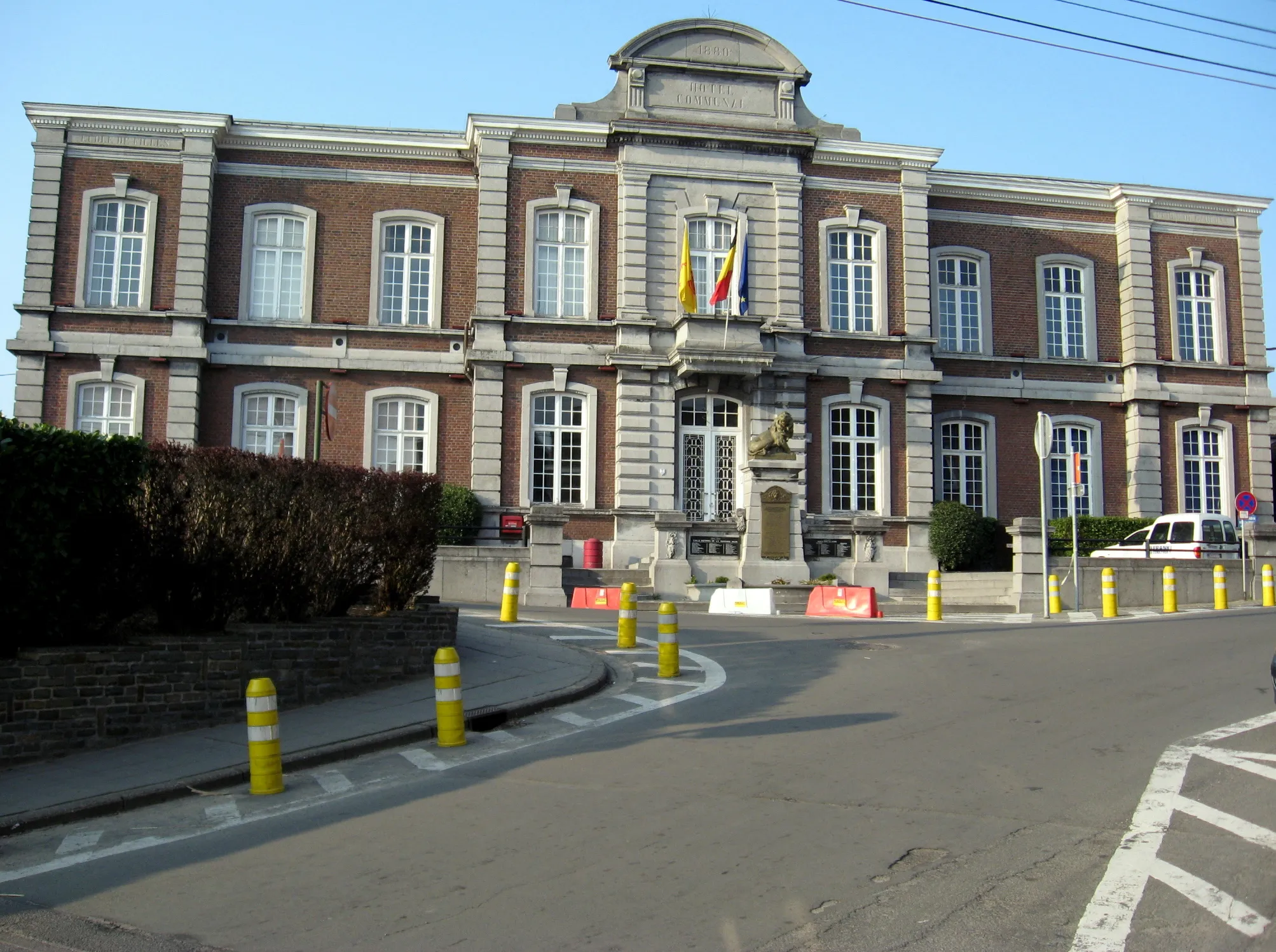 Photo showing: Oud gemeentehuis van Montegnée