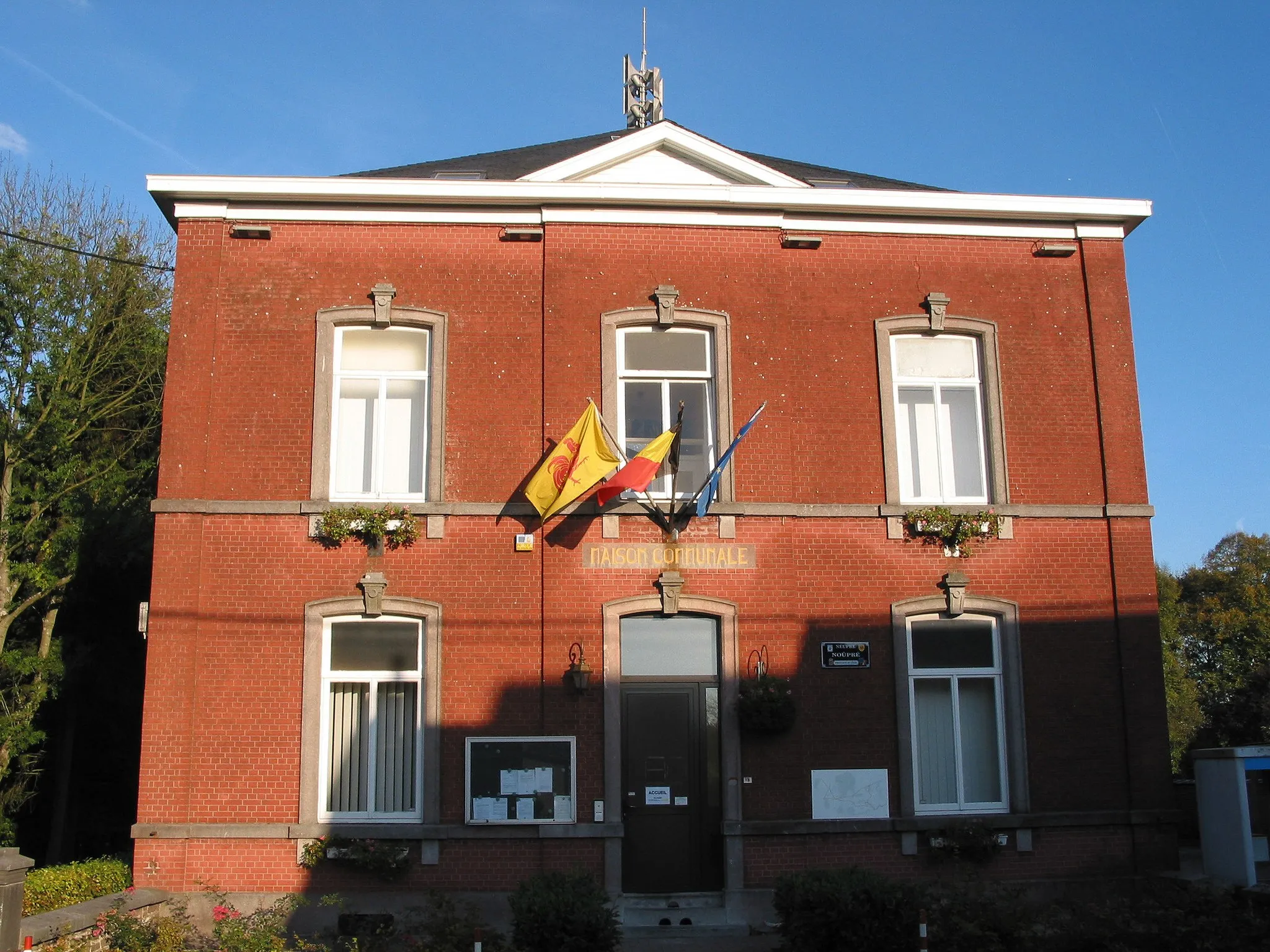 Photo showing: Neupré (Belgium), the town hall.
