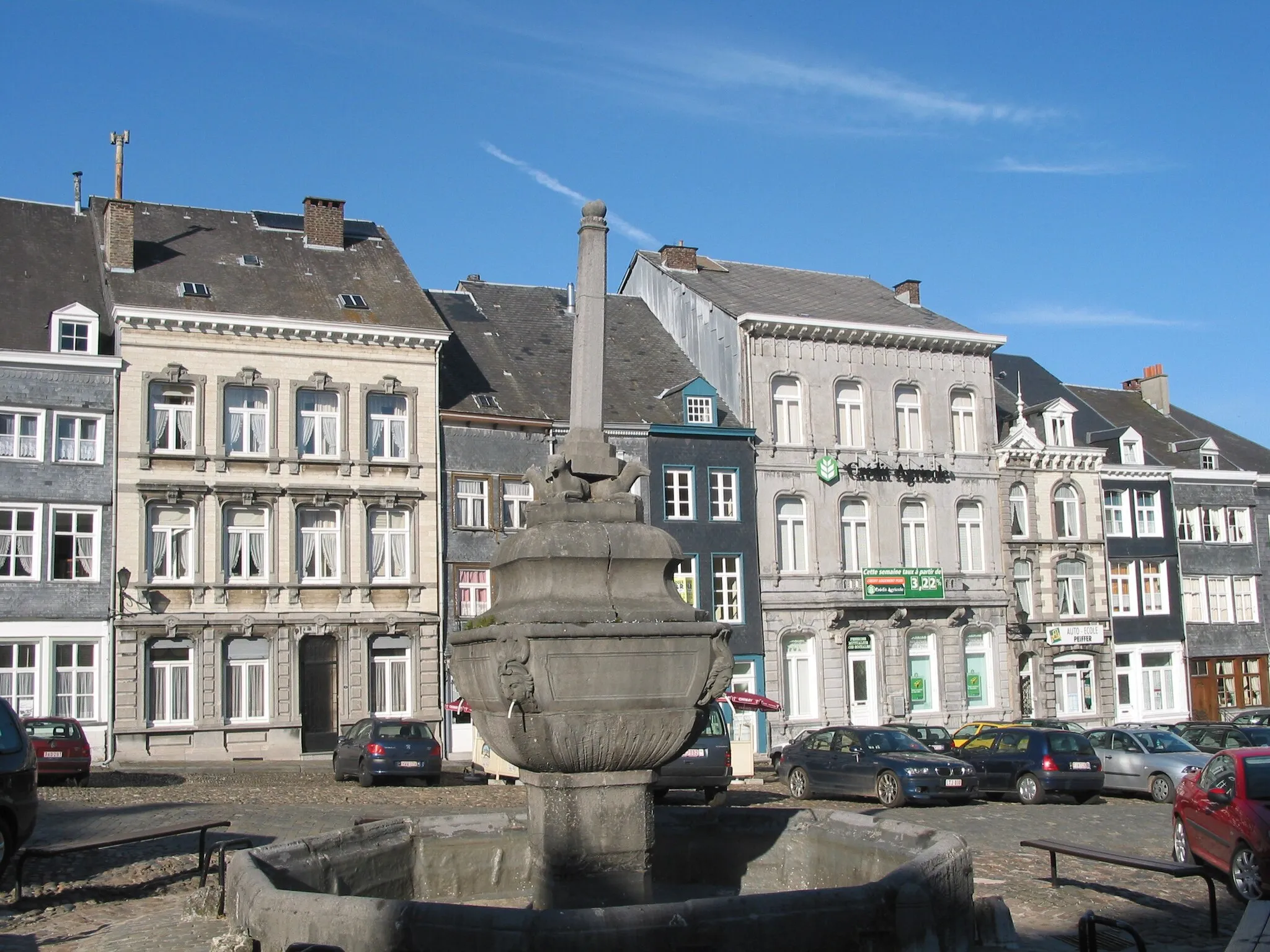 Photo showing: Stavelot (Belgium), St. Remacle place - The "Perron" fountain (1769).